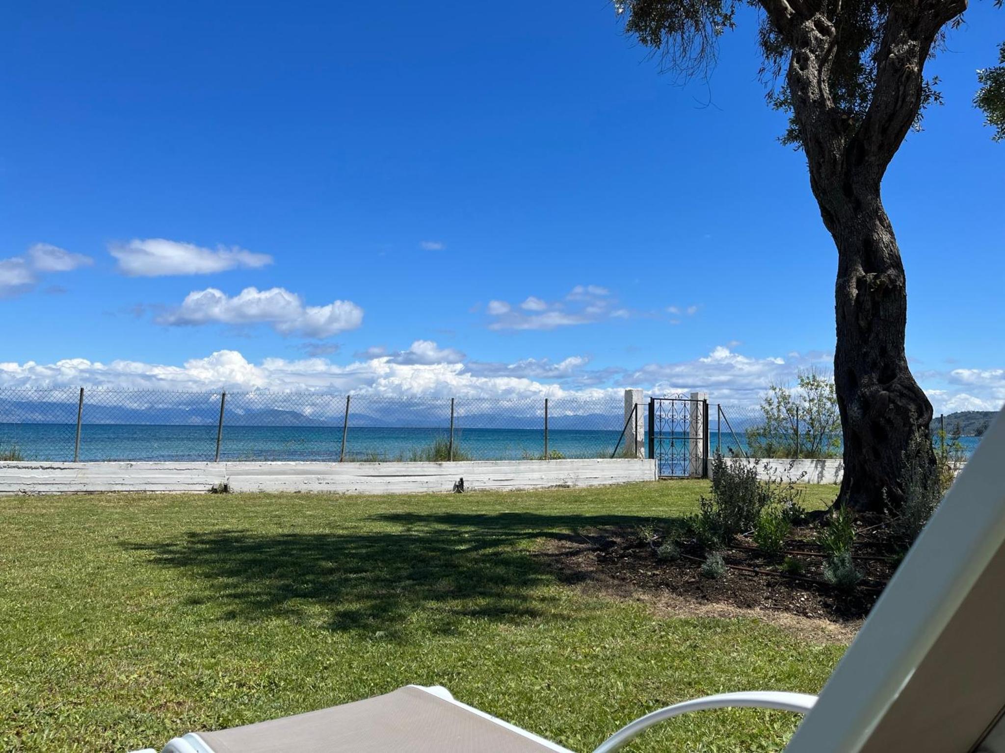 Beachfront Villa with Garden - Valentine Corfu photo 4