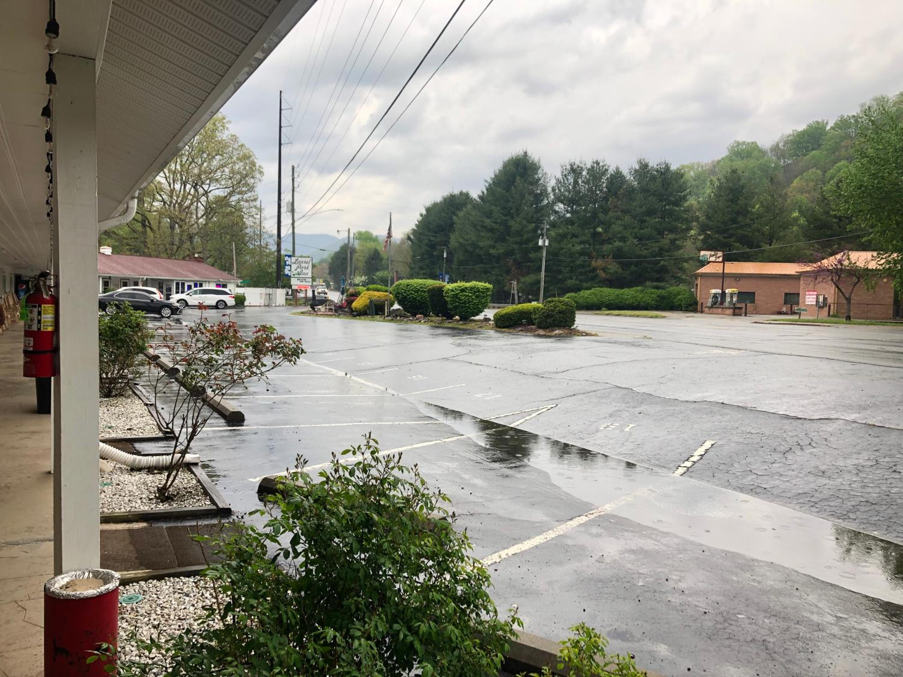 Laurel Park Inn