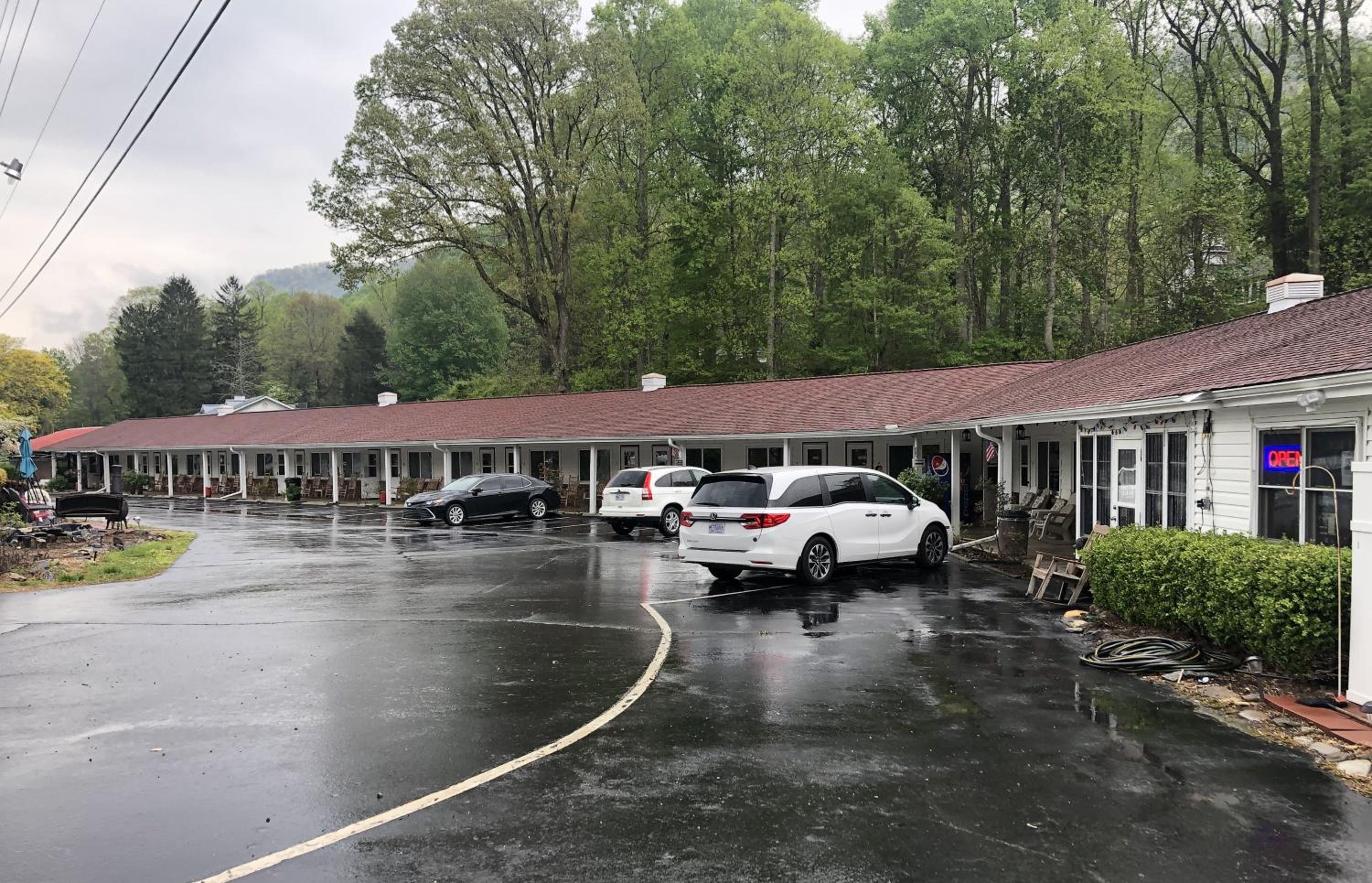 Laurel Park Inn