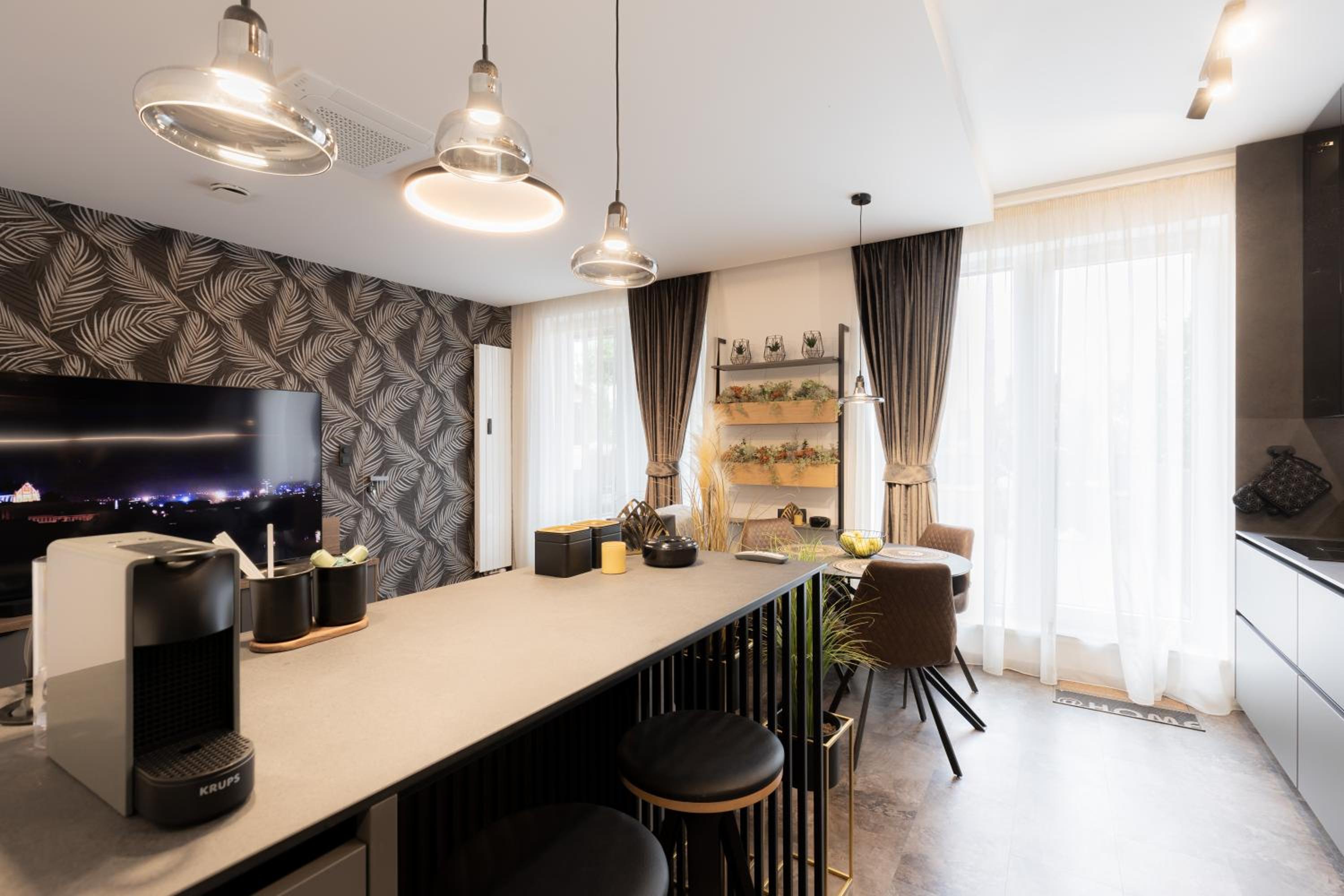 DH Private Flowers Terrace and Sauna Luxury Apartment 2kk, 2x SmartTV-NETFLIX, Free Parking, Gym