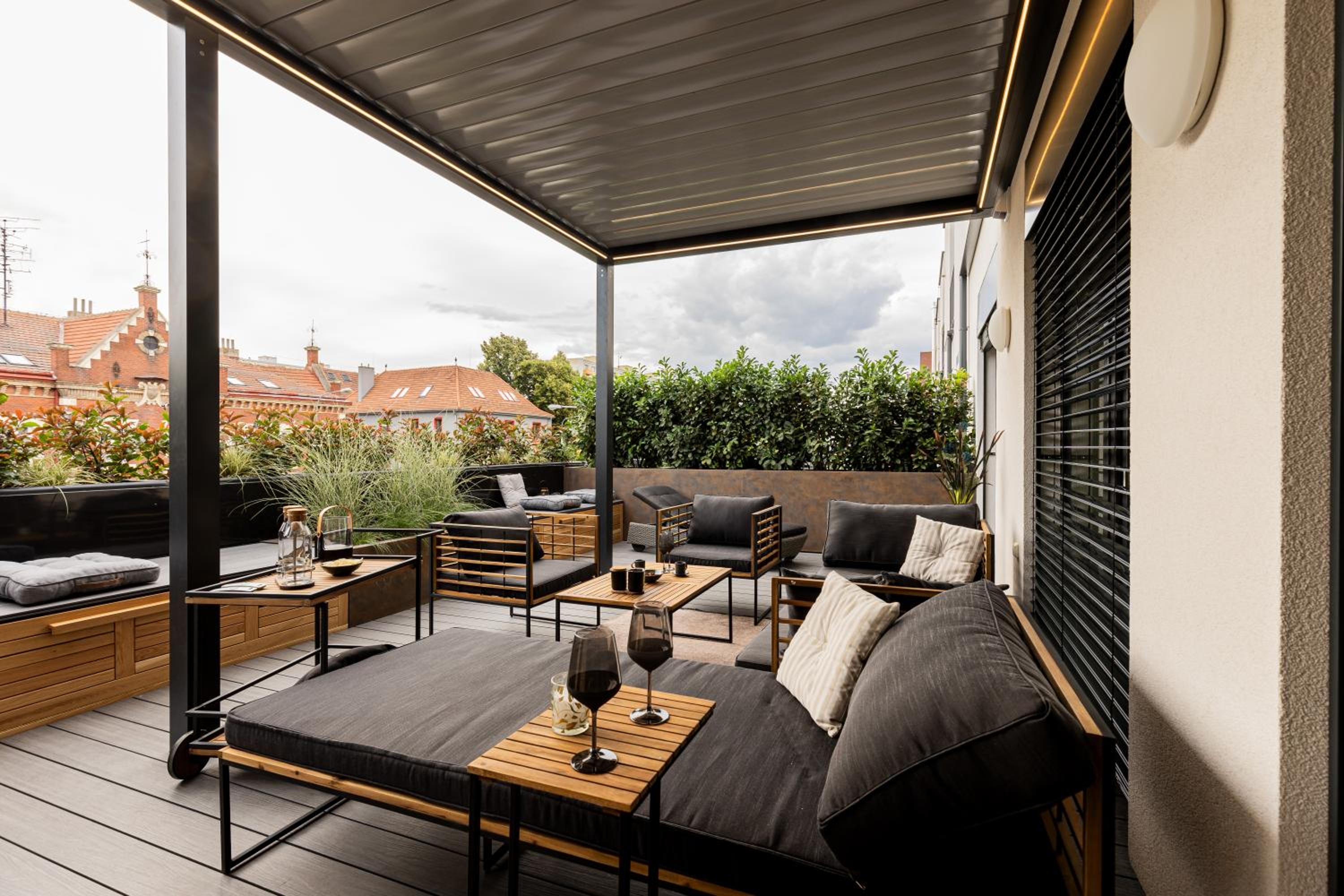 DH Private Flowers Terrace and Sauna Luxury Apartment 2kk, 2x SmartTV-NETFLIX, Free Parking, Gym