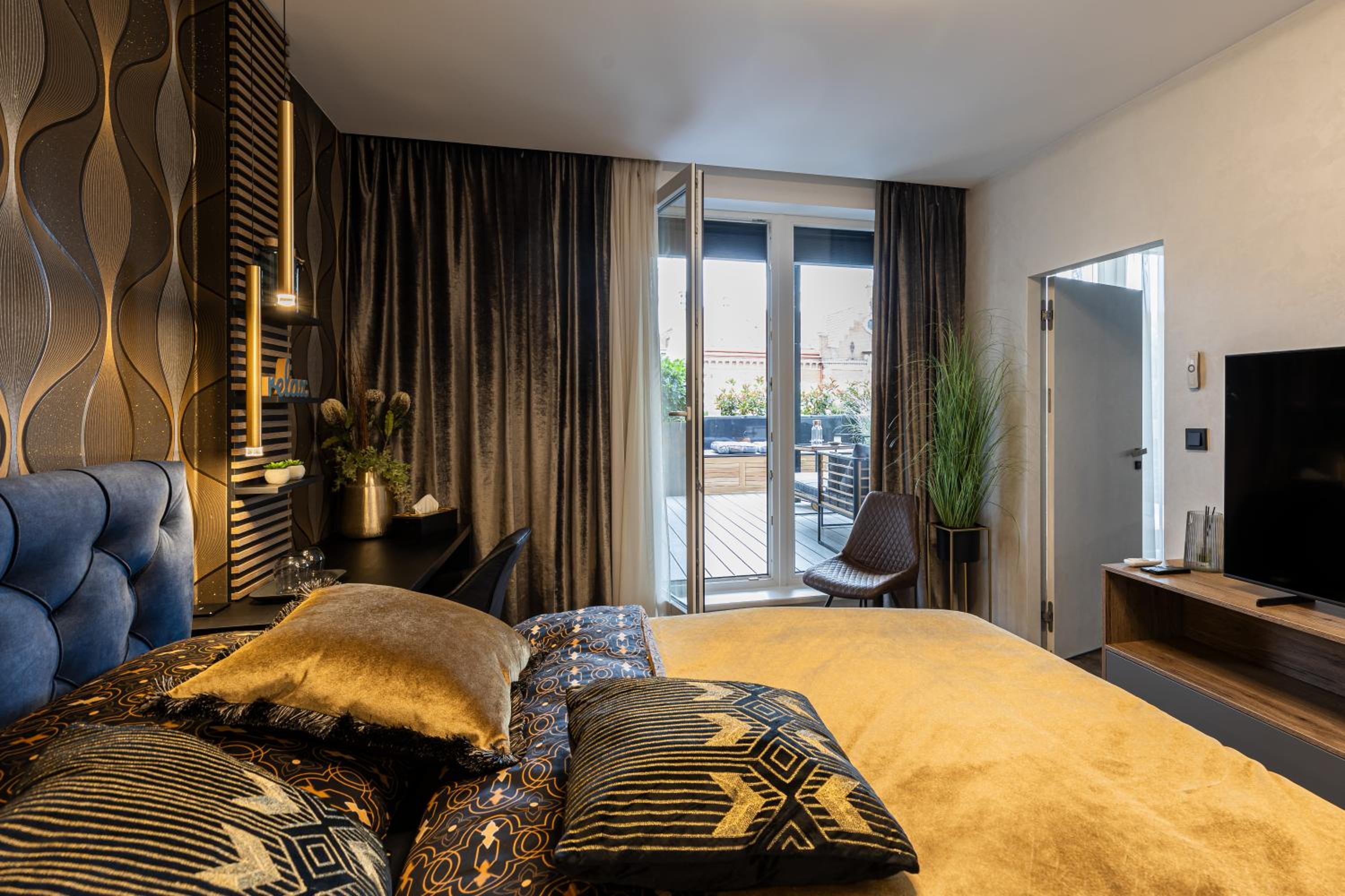 DH Private Flowers Terrace and Sauna Luxury Apartment 2kk, 2x SmartTV-NETFLIX, Free Parking, Gym