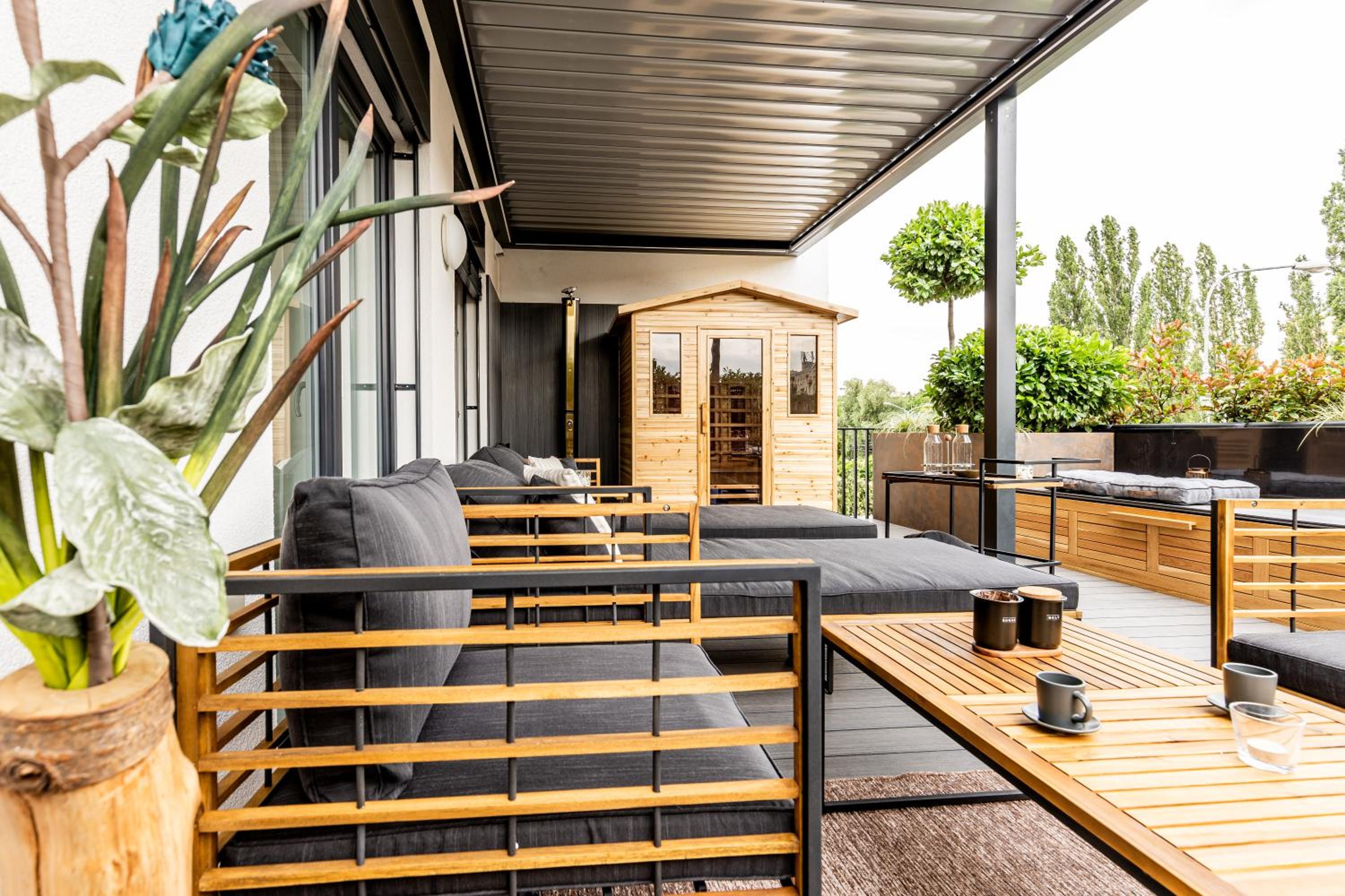 DH Private Flowers Terrace and Sauna Luxury Apartment 2kk, 2x SmartTV-NETFLIX, Free Parking, Gym