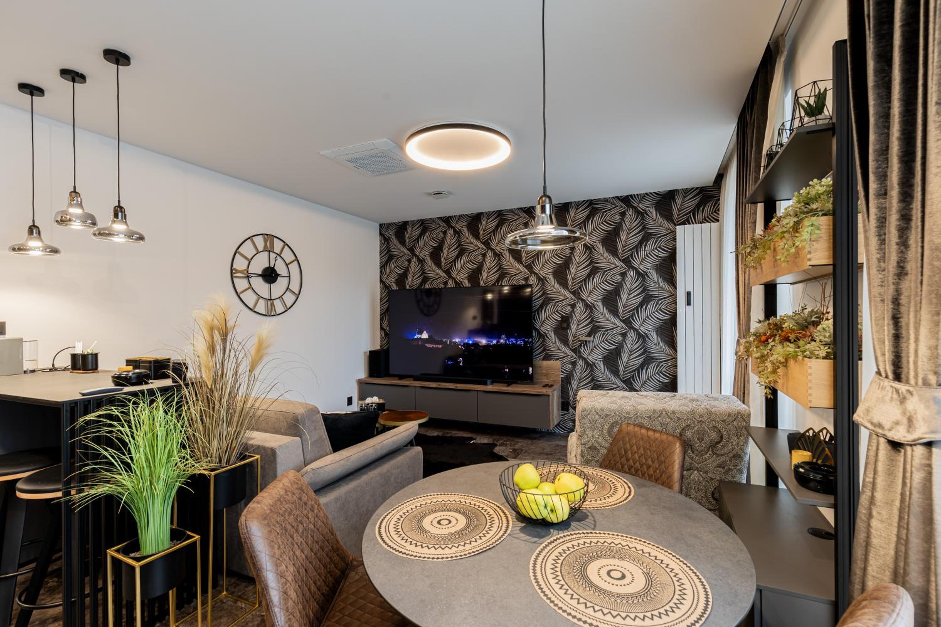 DH Private Flowers Terrace and Sauna Luxury Apartment 2kk, 2x SmartTV-NETFLIX, Free Parking, Gym