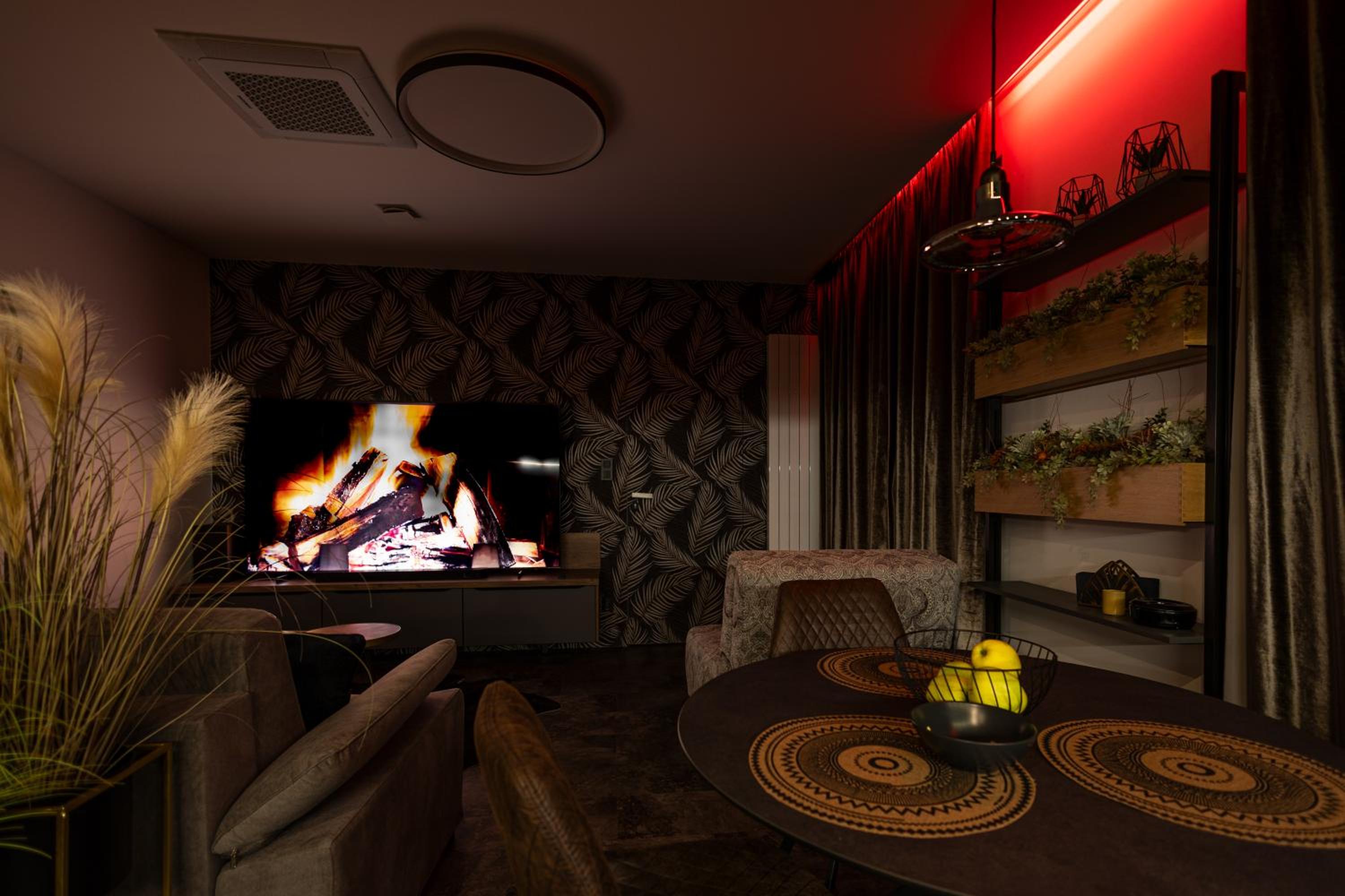 DH Private Flowers Terrace and Sauna Luxury Apartment 2kk, 2x SmartTV-NETFLIX, Free Parking, Gym