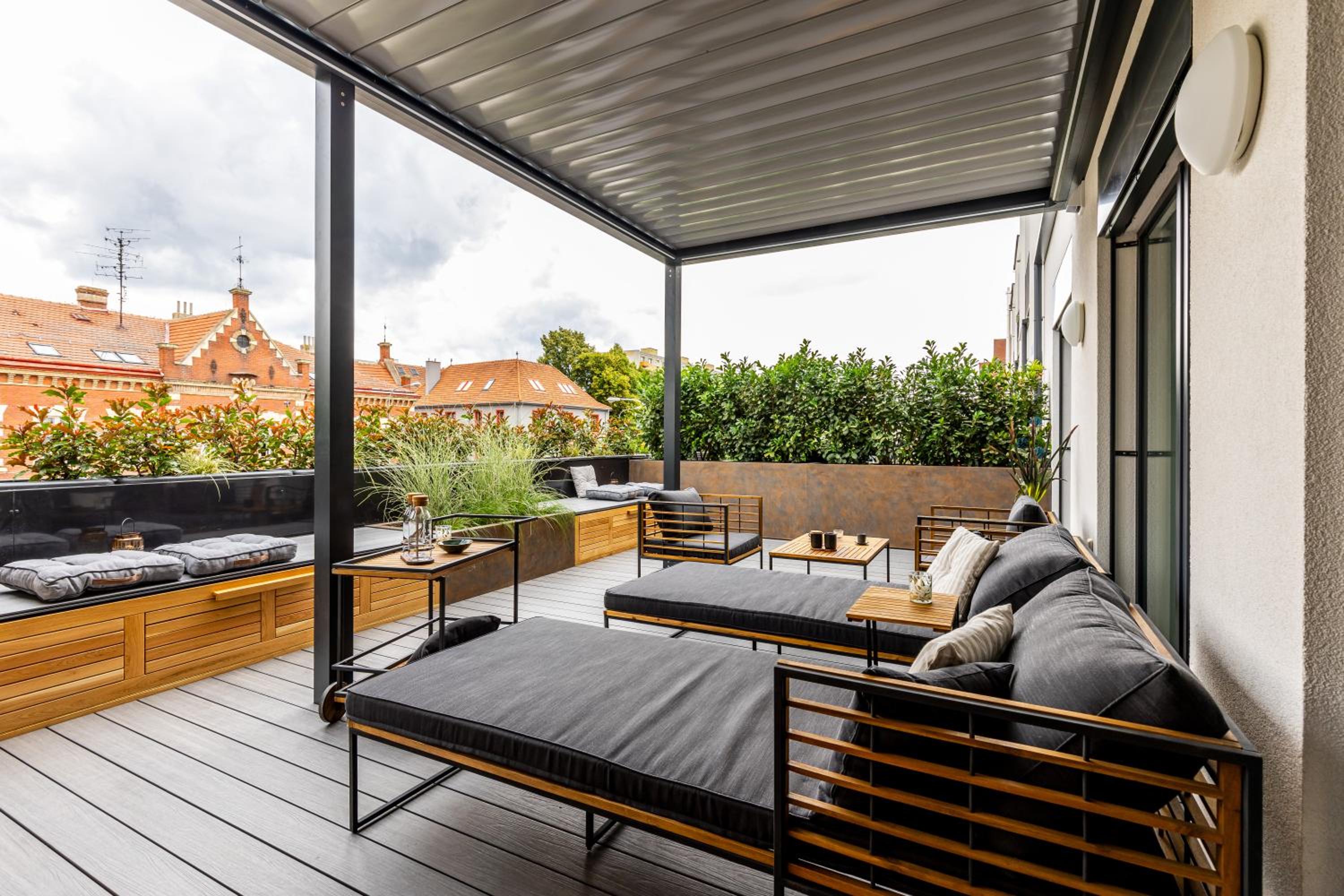 DH Private Flowers Terrace and Sauna Luxury Apartment 2kk, 2x SmartTV-NETFLIX, Free Parking, Gym