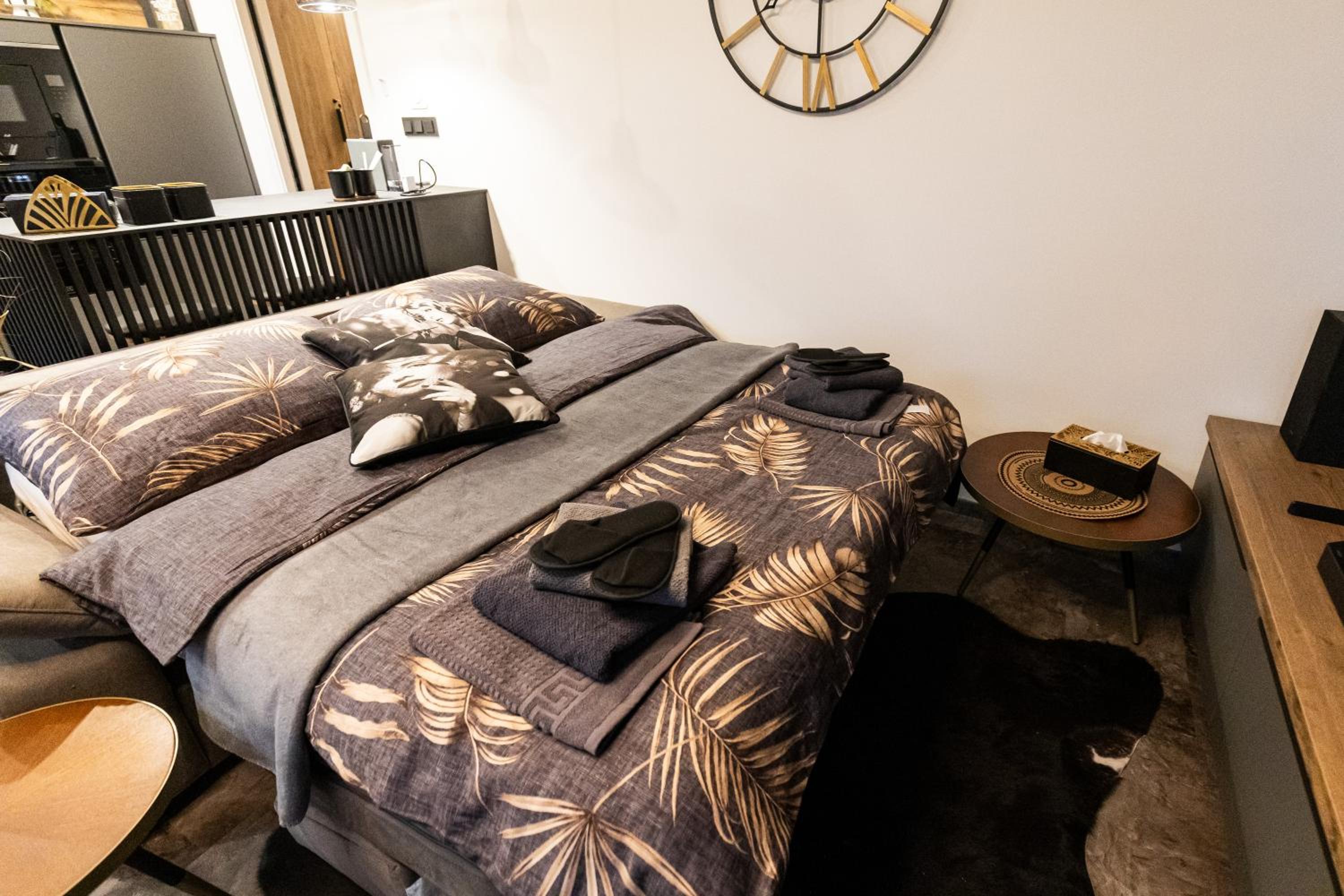 DH Private Flowers Terrace and Sauna Luxury Apartment 2kk, 2x SmartTV-NETFLIX, Free Parking, Gym