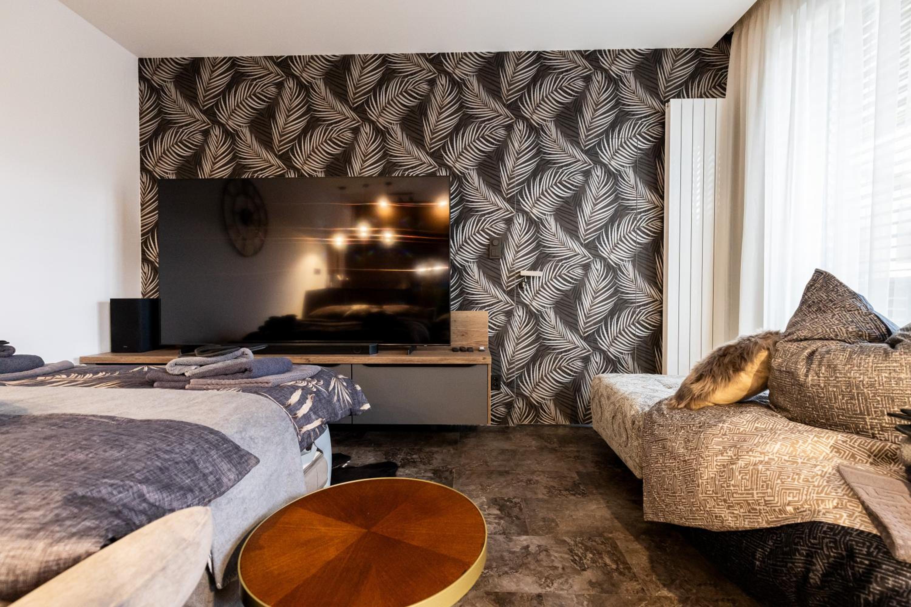 DH Private Flowers Terrace and Sauna Luxury Apartment 2kk, 2x SmartTV-NETFLIX, Free Parking, Gym