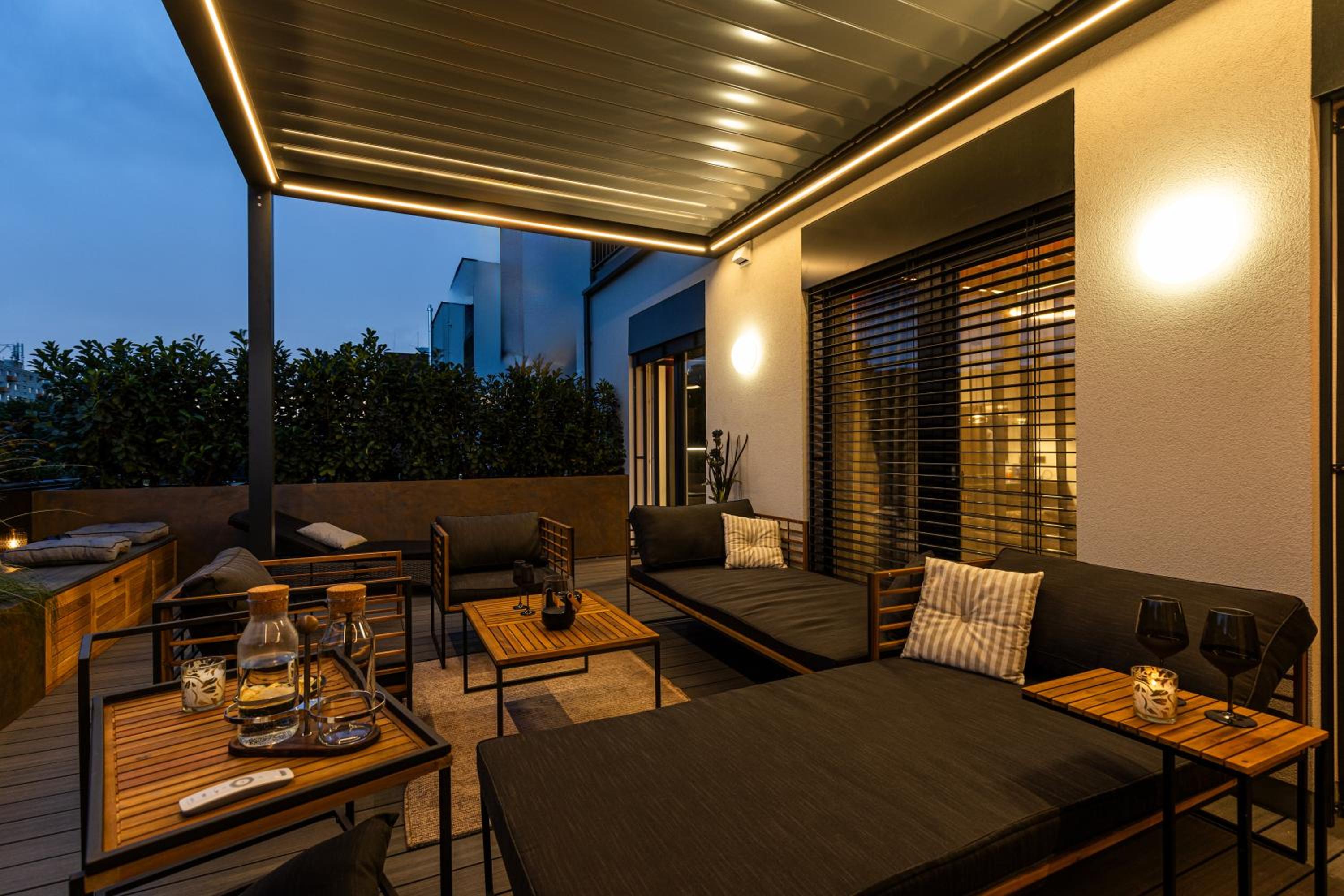 DH Private Flowers Terrace and Sauna Luxury Apartment 2kk, 2x SmartTV-NETFLIX, Free Parking, Gym