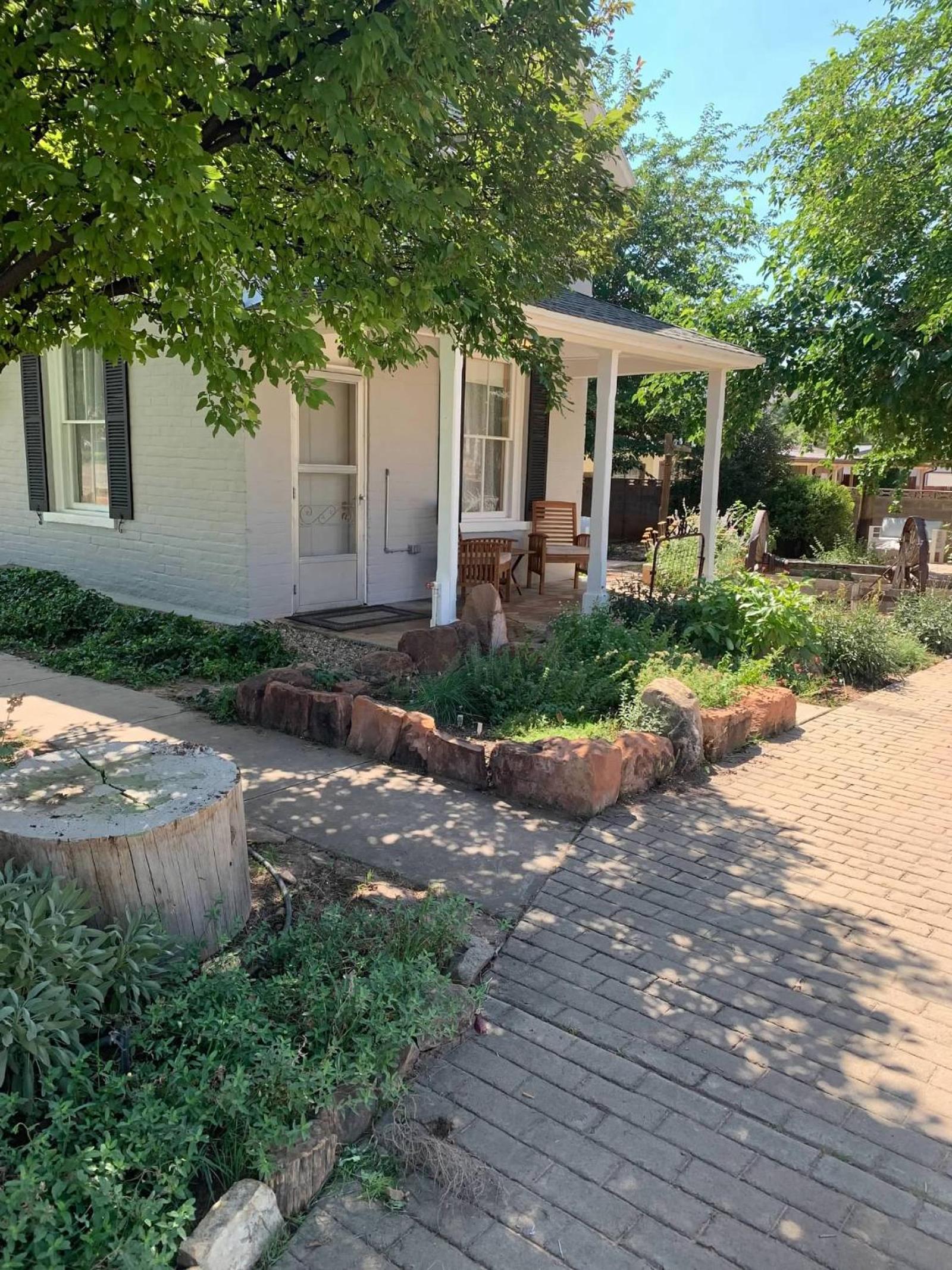 Kanab Vacations - The Mayor's Suite  The Historic Kanab Inn - Property Image 16
