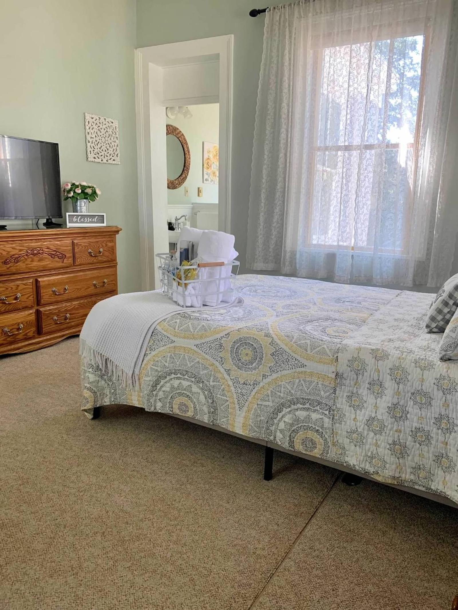 Kanab Vacations - The Mayor's Suite  The Historic Kanab Inn - Property Image 2