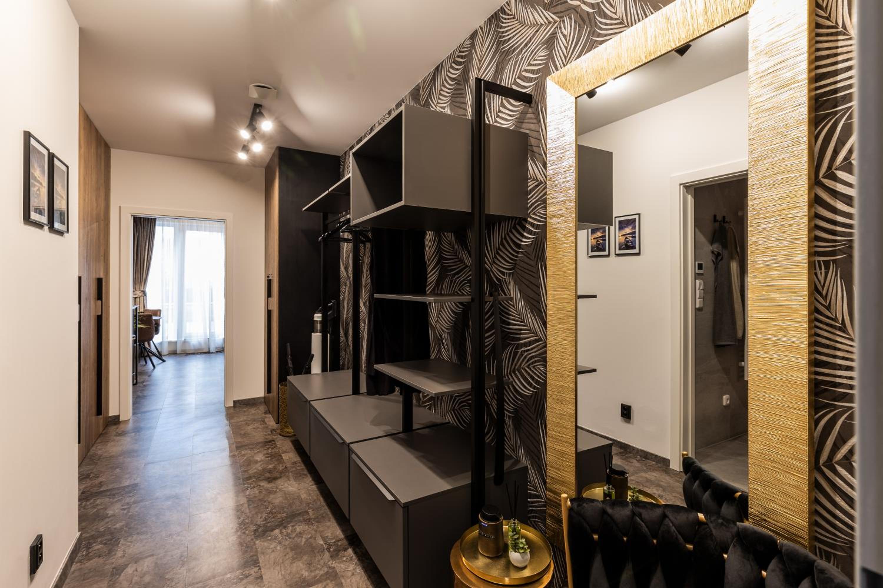 DH Private Flowers Terrace and Sauna Luxury Apartment 2kk, 2x SmartTV-NETFLIX, Free Parking, Gym