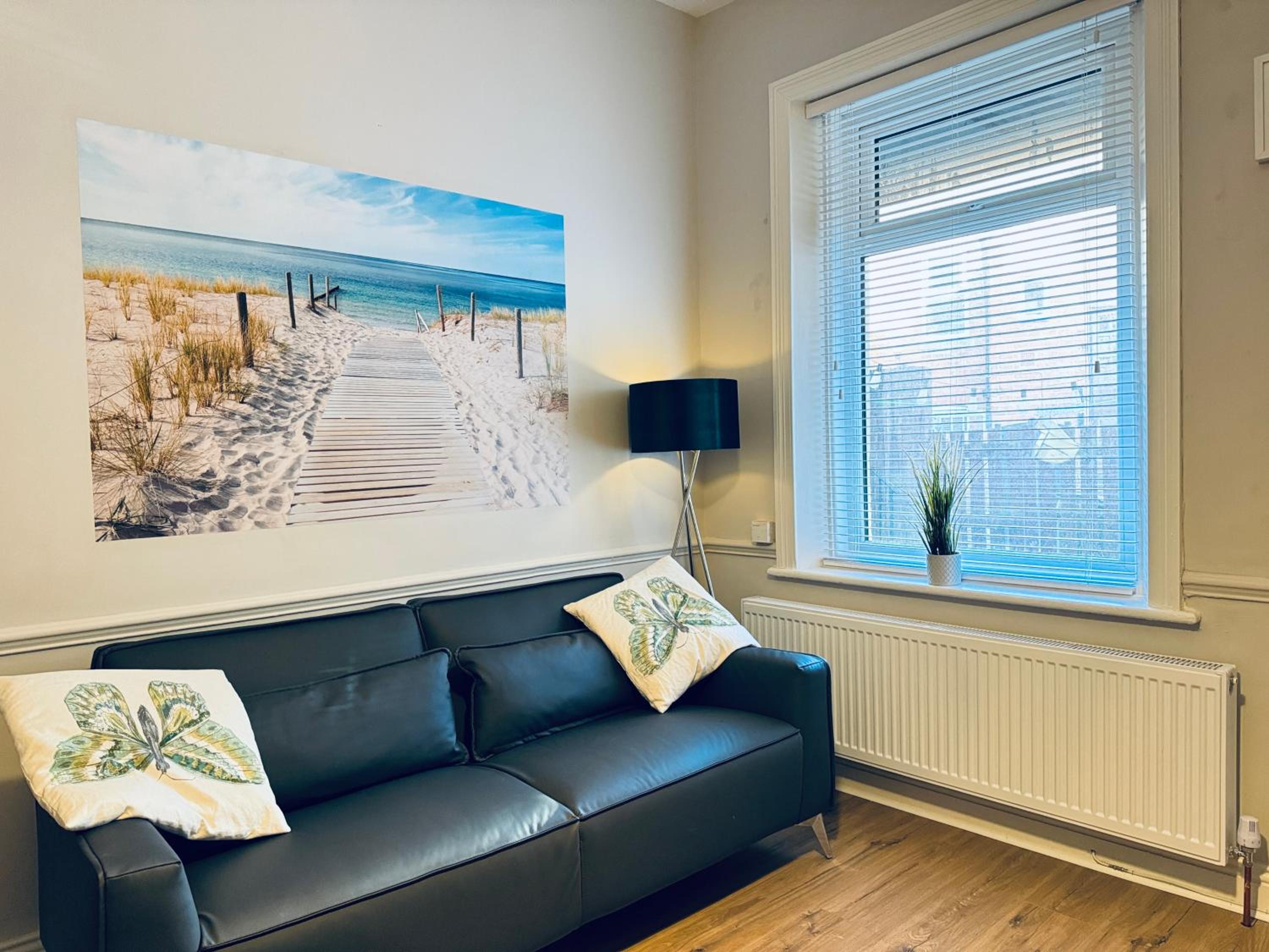 Rockcliffe Retreat, Stylish Coastal Apartment view 3