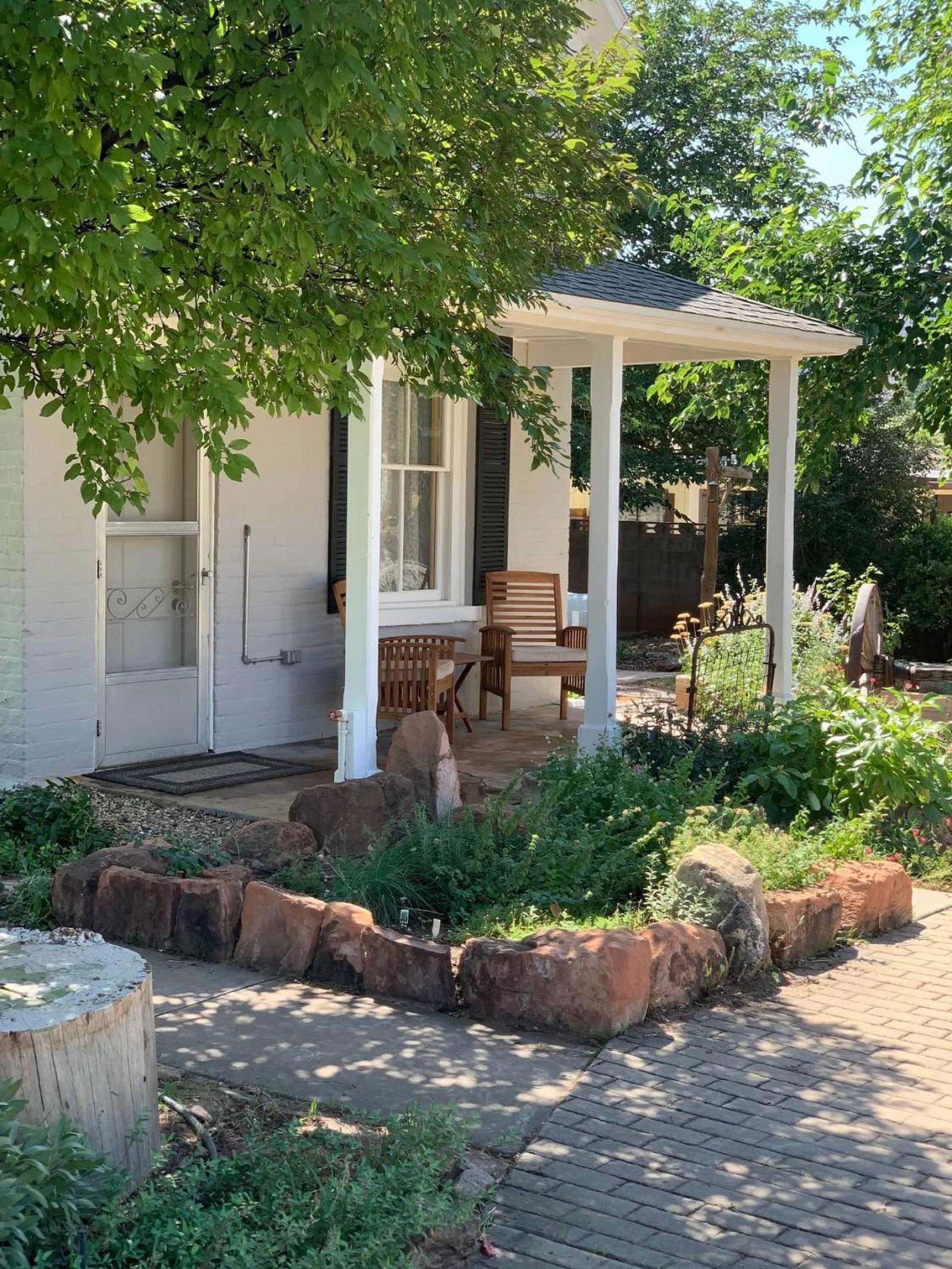 Kanab Vacations - The Mayor's Suite  The Historic Kanab Inn - Property Image 9