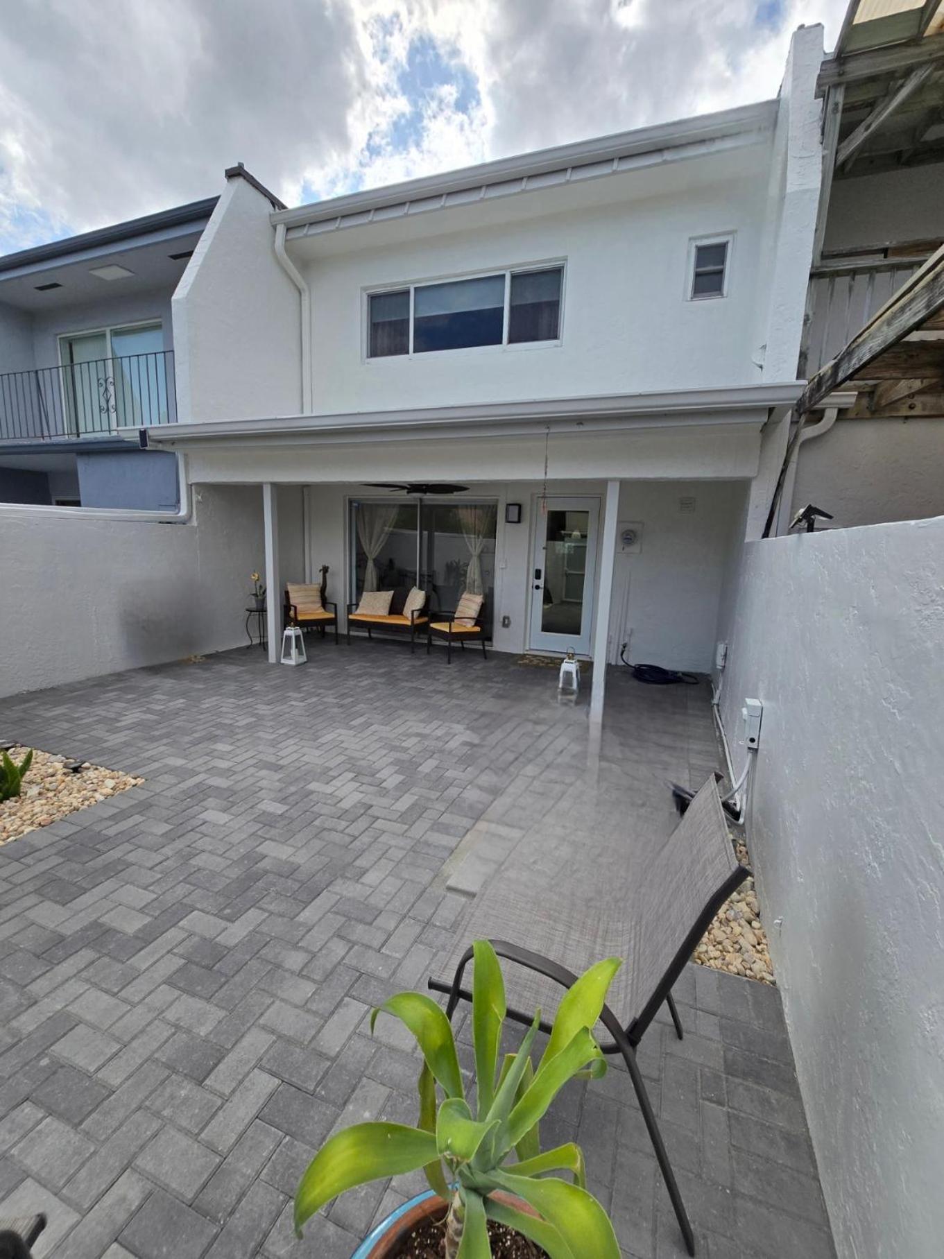 Luxurious & Spacious Townhouse in Prime Location