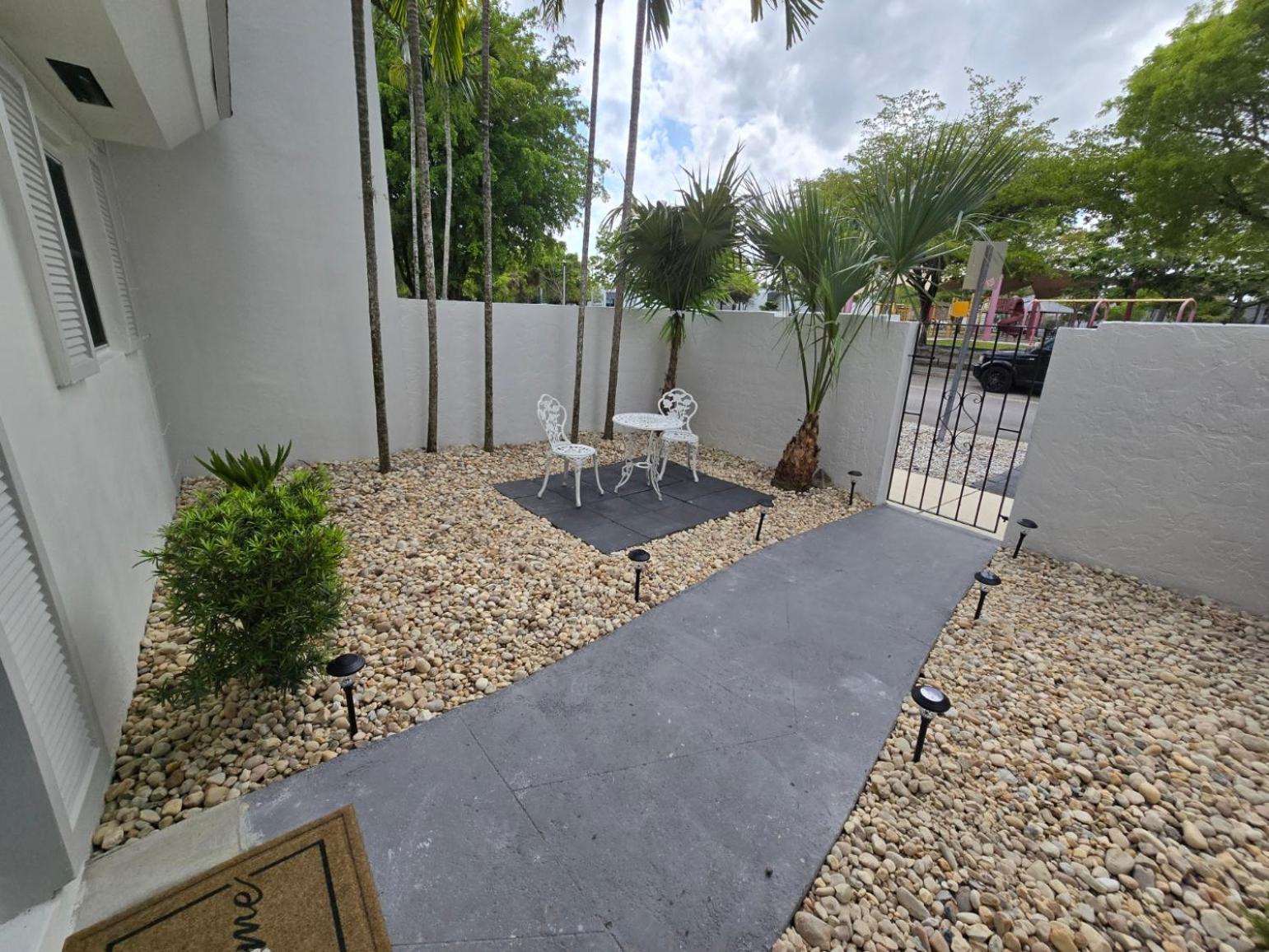 Luxurious & Spacious Townhouse in Prime Location