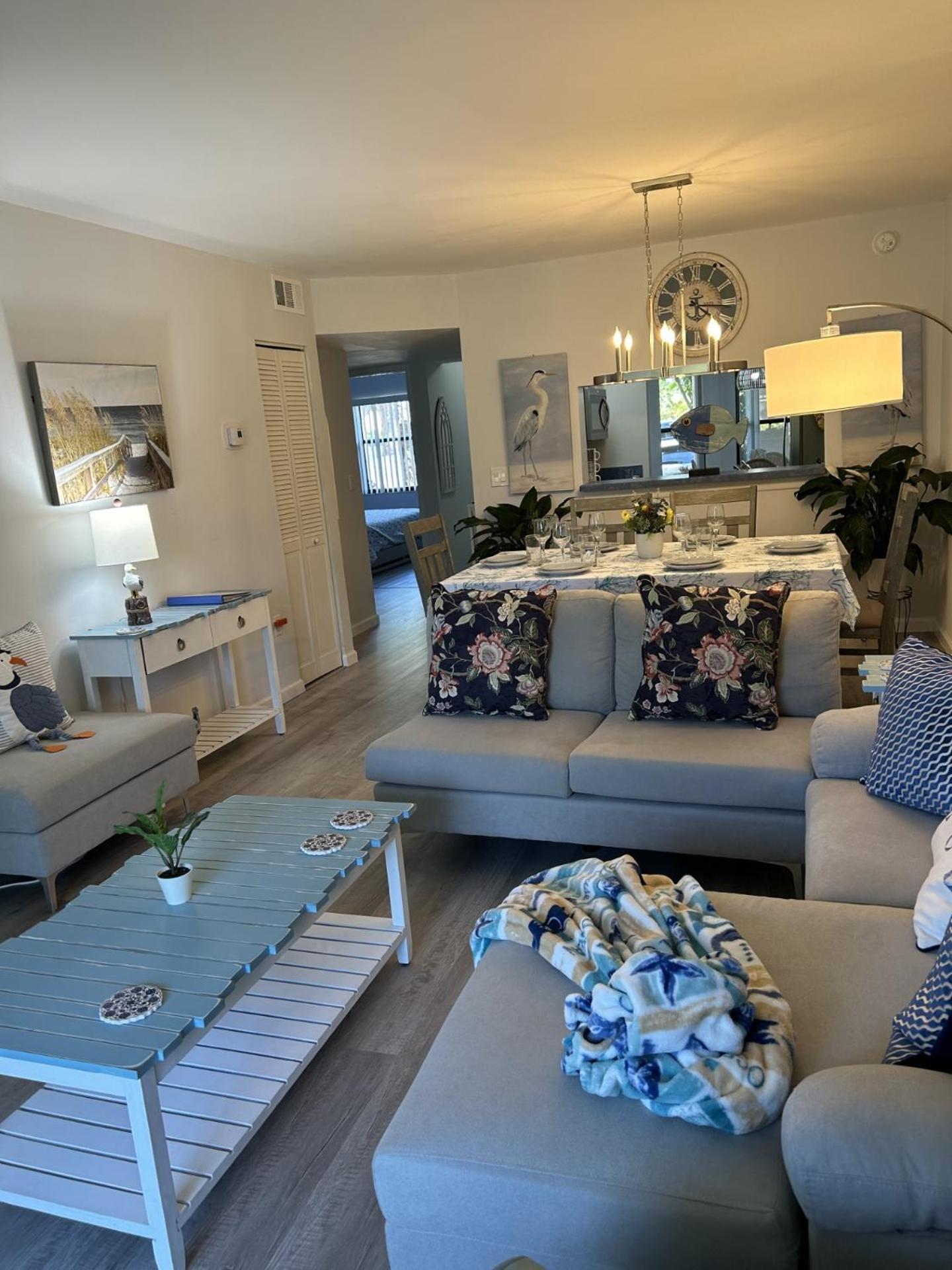 Waterview Oasis Retreat, minutes to Anna Maria Island and IMG view 3