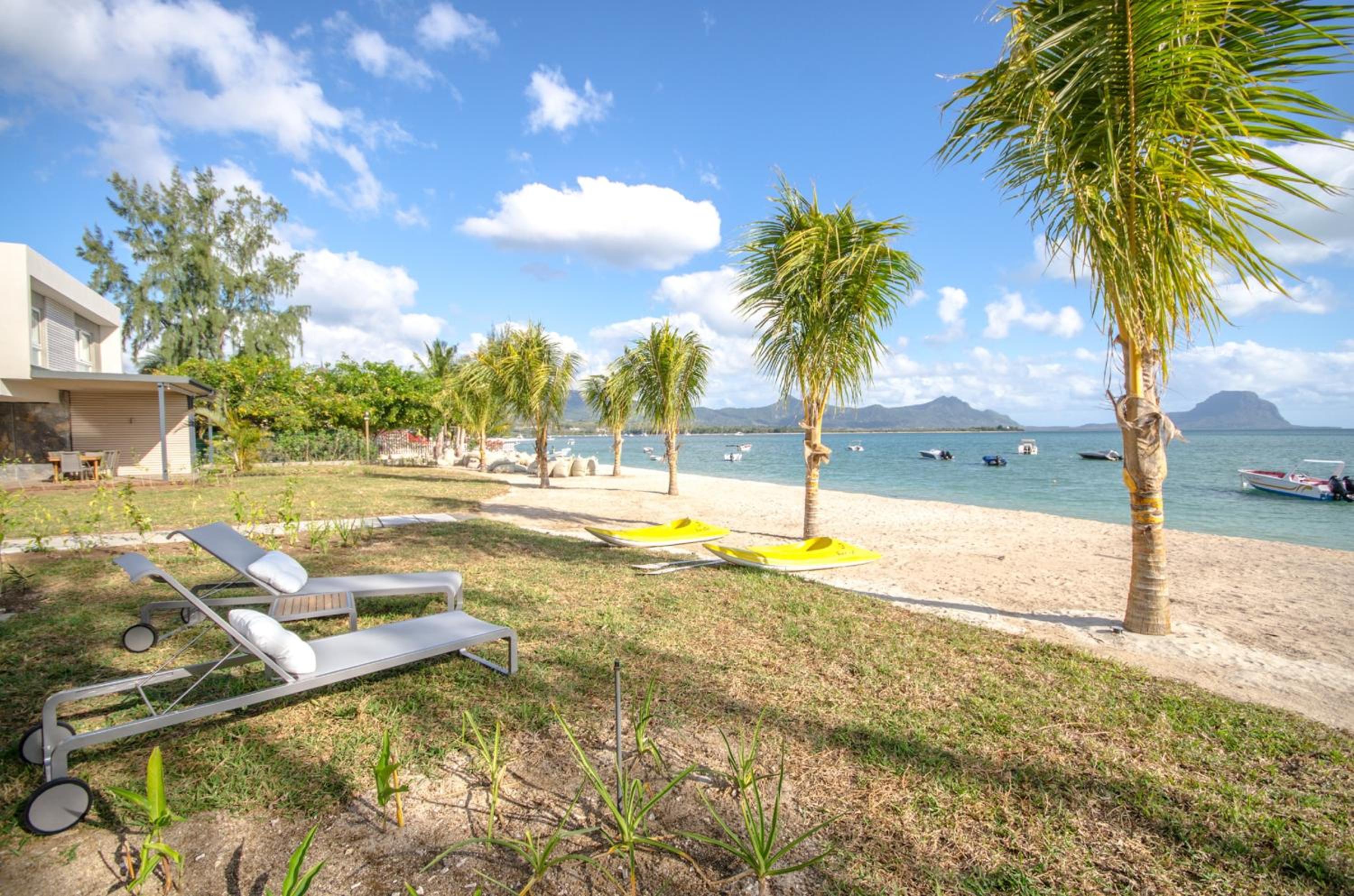 L'Escale 3 bedrooms Sea View and Beachfront Suite by Dream Escapes view 5