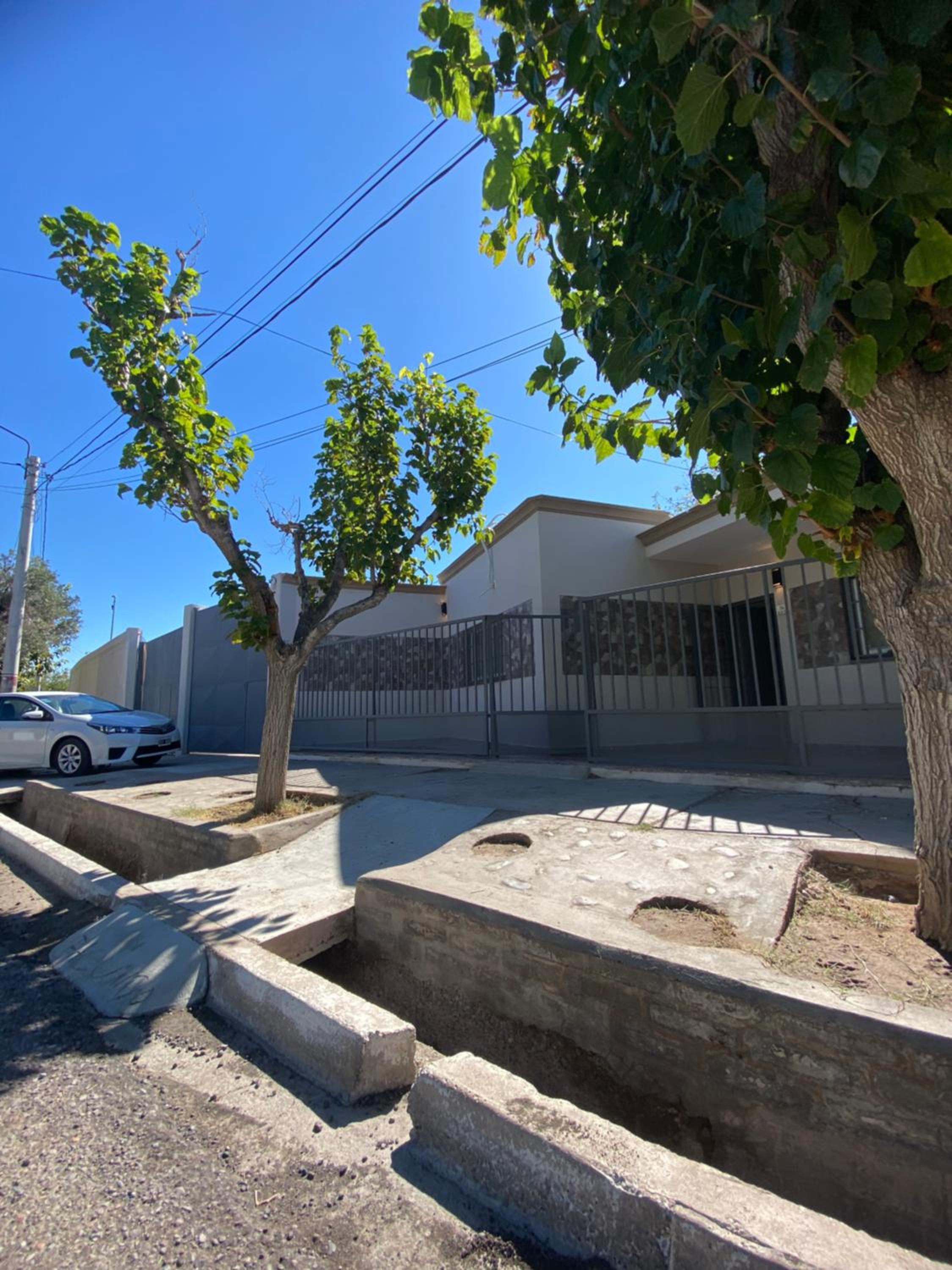 Casa a estrenar con cochera