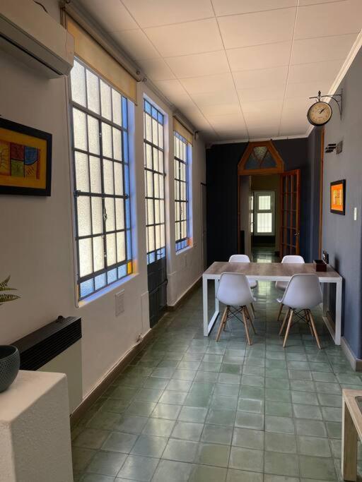 Amplia y luminosa con patio y parrilla