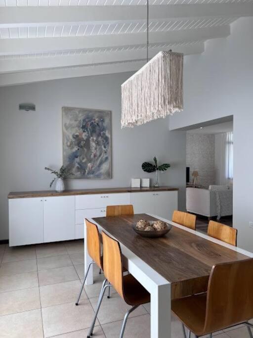 Amplia y luminosa casa con excelente ubicación