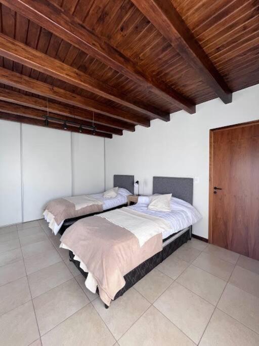 Amplia y luminosa casa con excelente ubicación