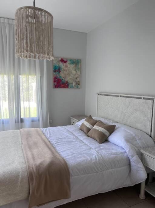 Amplia y luminosa casa con excelente ubicación