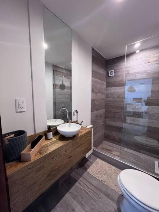 Amplia y luminosa casa con excelente ubicación