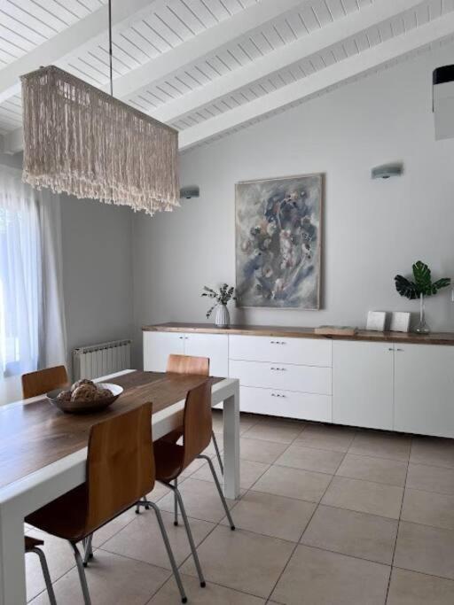 Amplia y luminosa casa con excelente ubicación