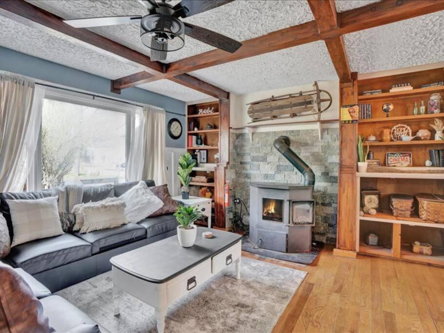 2BR Cottage with Hot Tub view 3