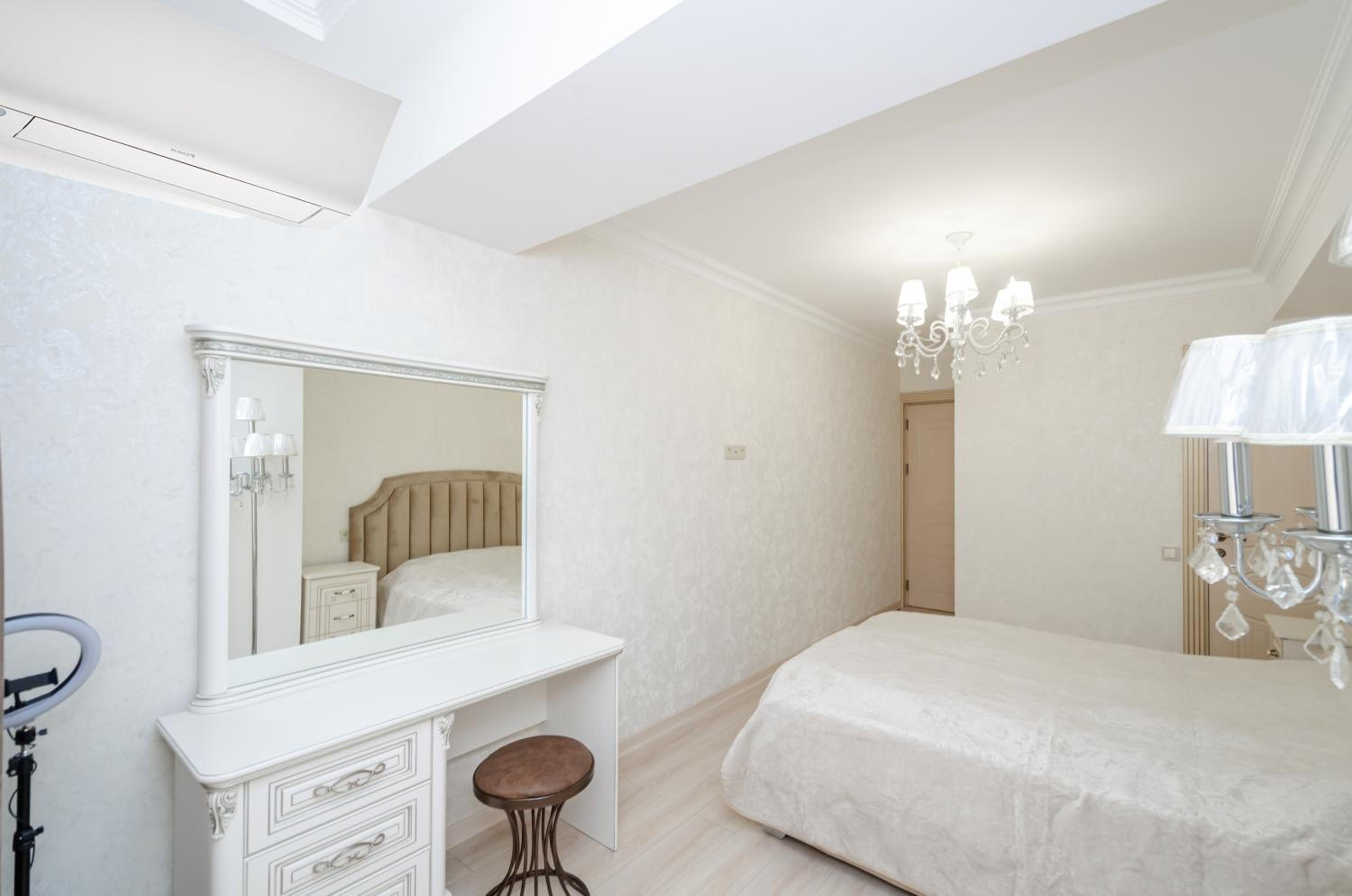 5A beautiful apartment in the center of the capital photo original