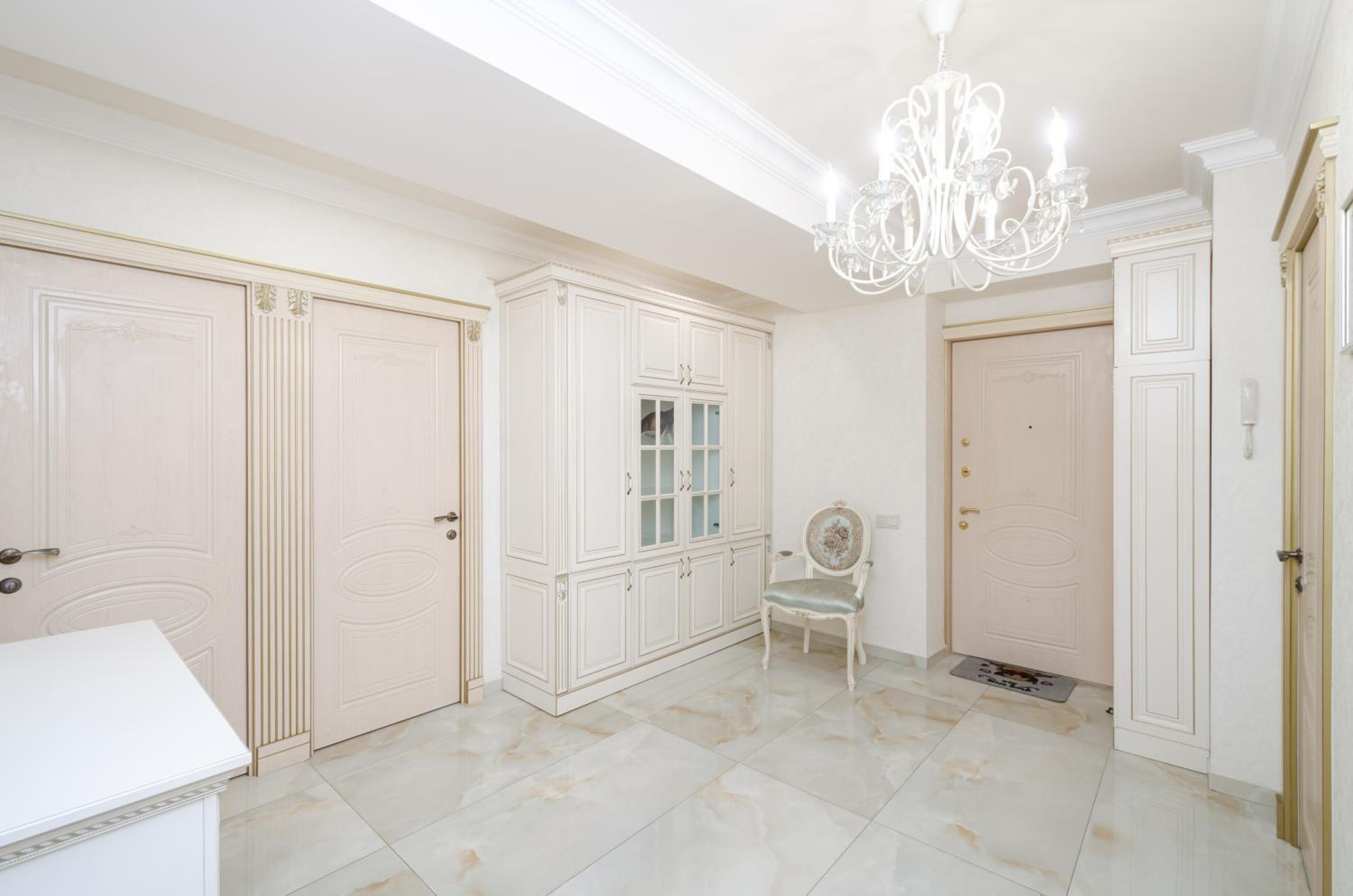 5A beautiful apartment in the center of the capital photo original