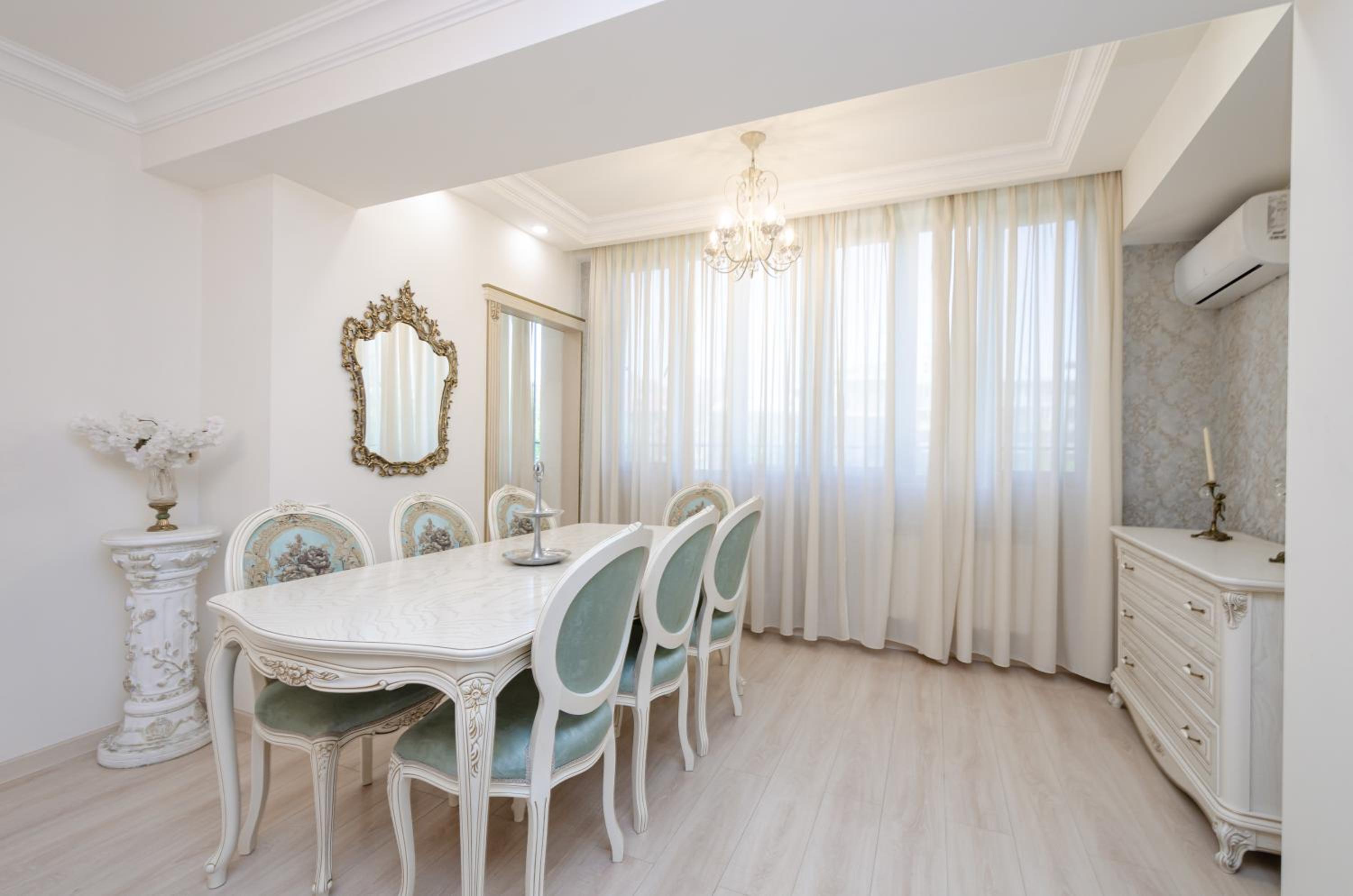 5A beautiful apartment in the center of the capital photo original