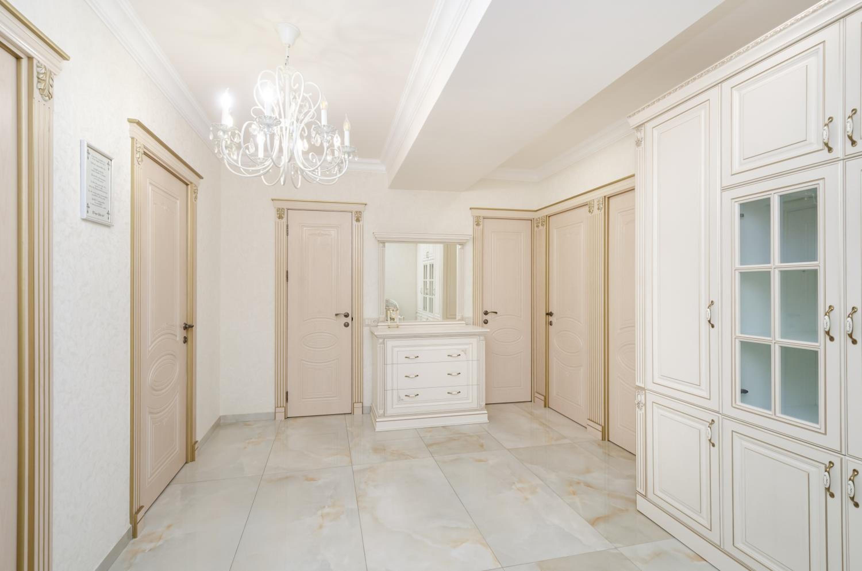 5A beautiful apartment in the center of the capital photo original