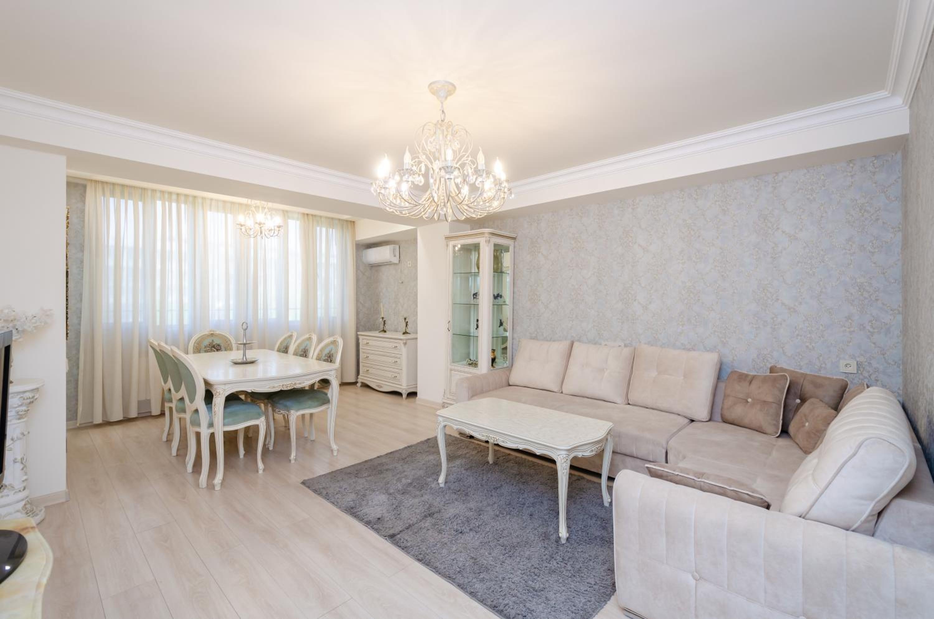 5A beautiful apartment in the center of the capital photo original