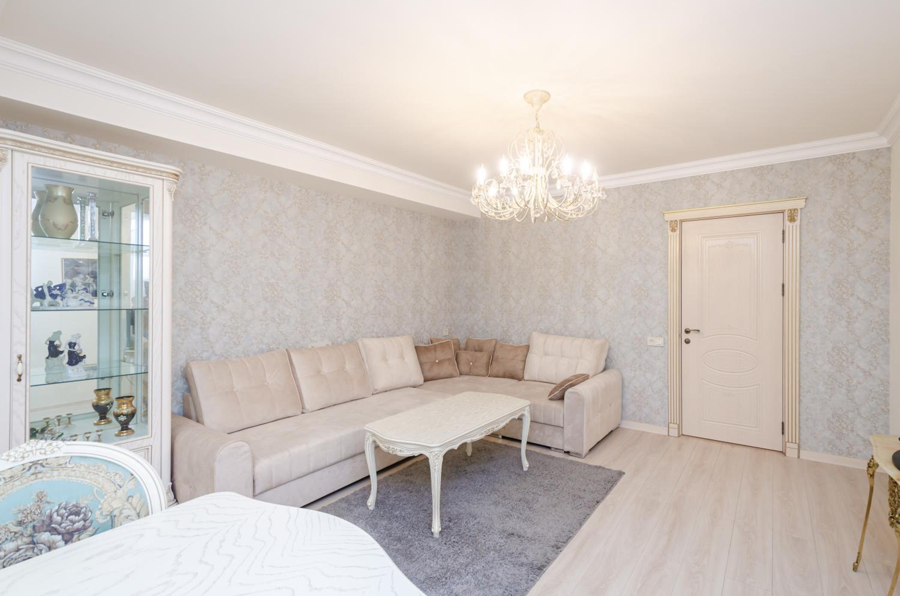 5A beautiful apartment in the center of the capital photo original