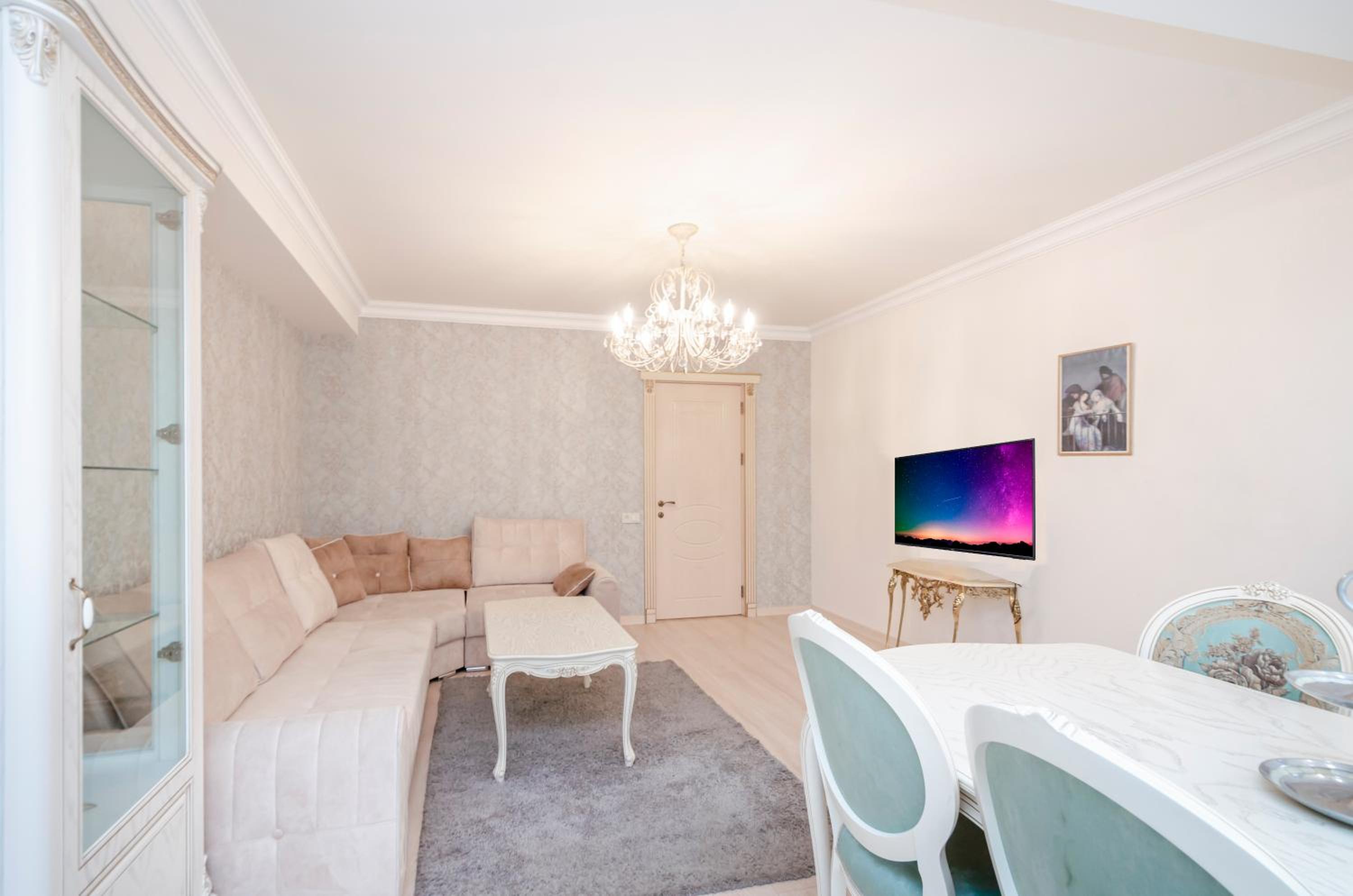 5A beautiful apartment in the center of the capital photo original