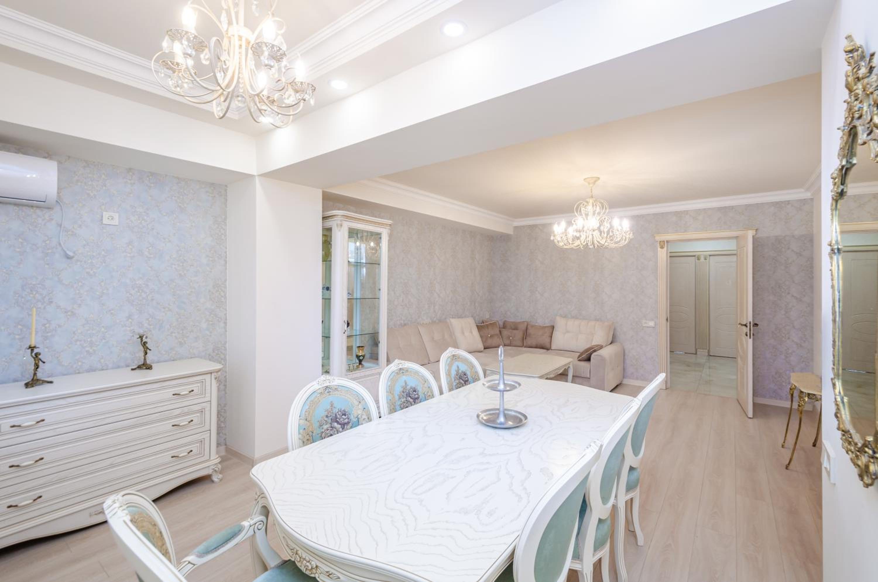 5A beautiful apartment in the center of the capital photo original