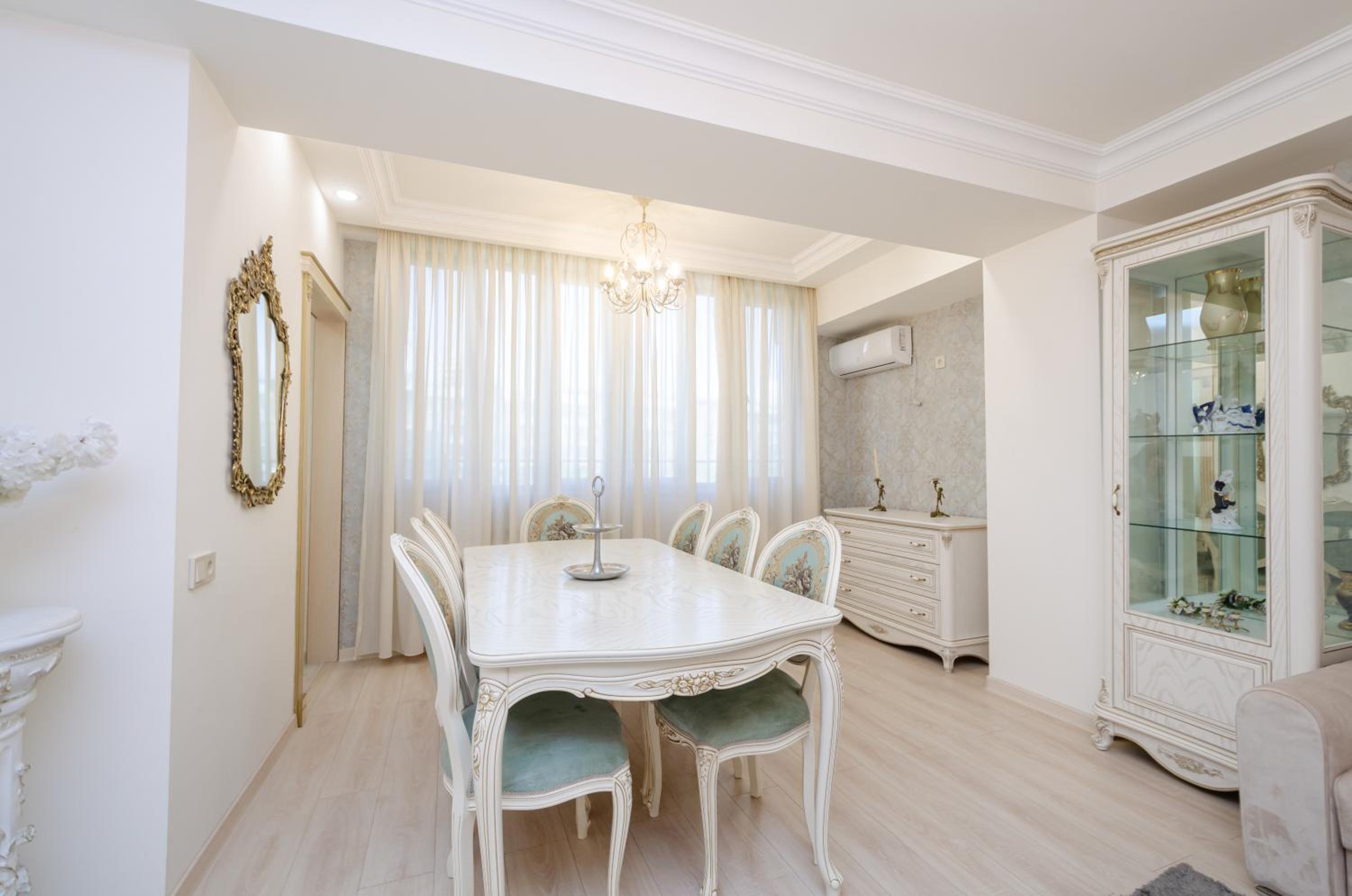 5A beautiful apartment in the center of the capital photo original