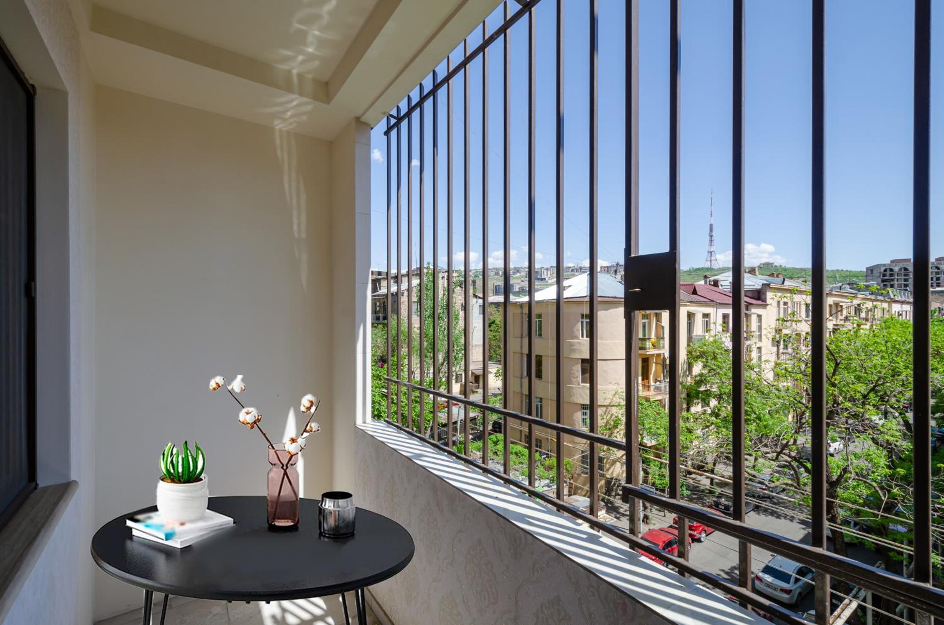 5A beautiful apartment in the center of the capital photo original