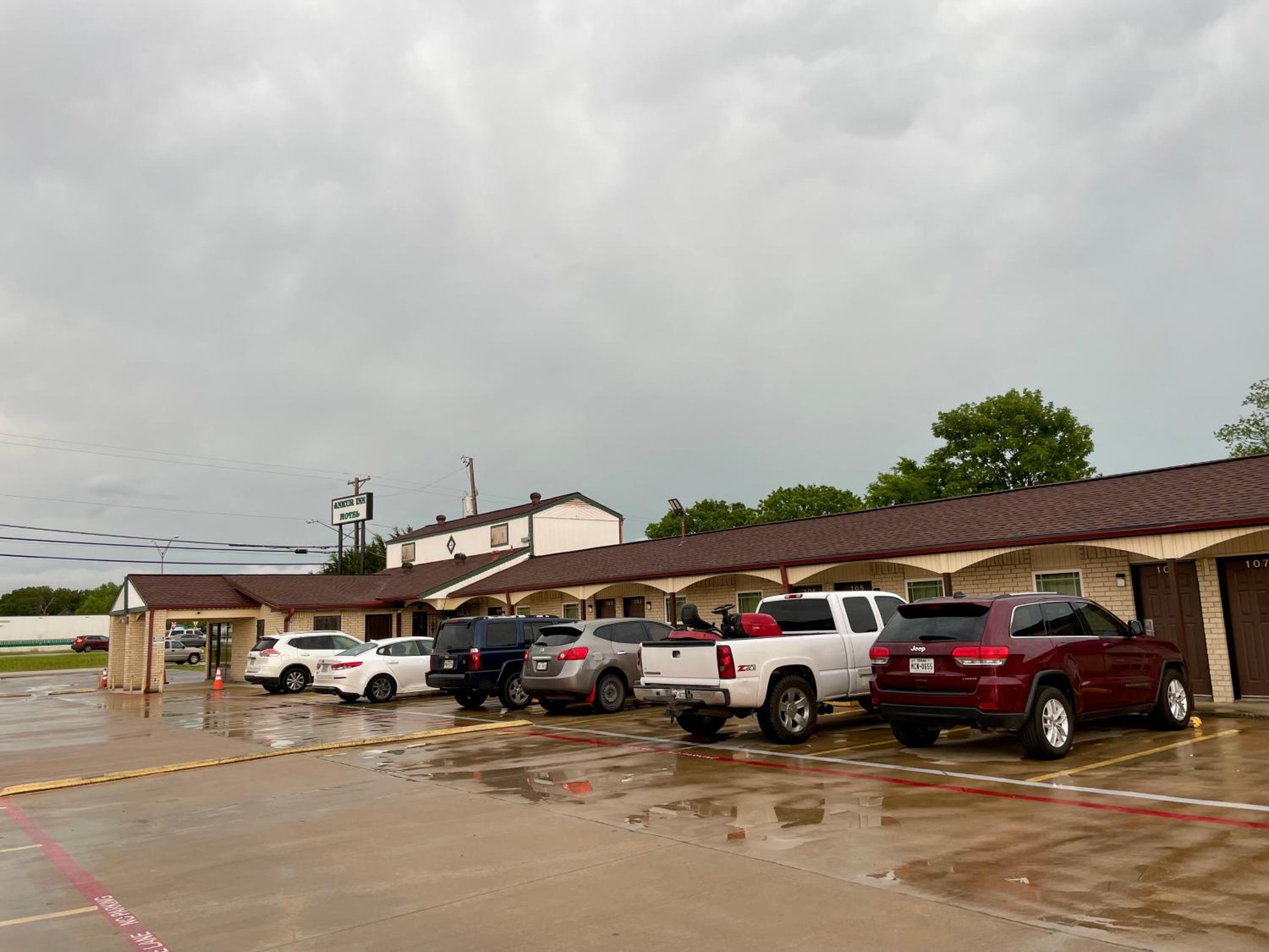 Golden Inn Dallas by Hotel O view 4