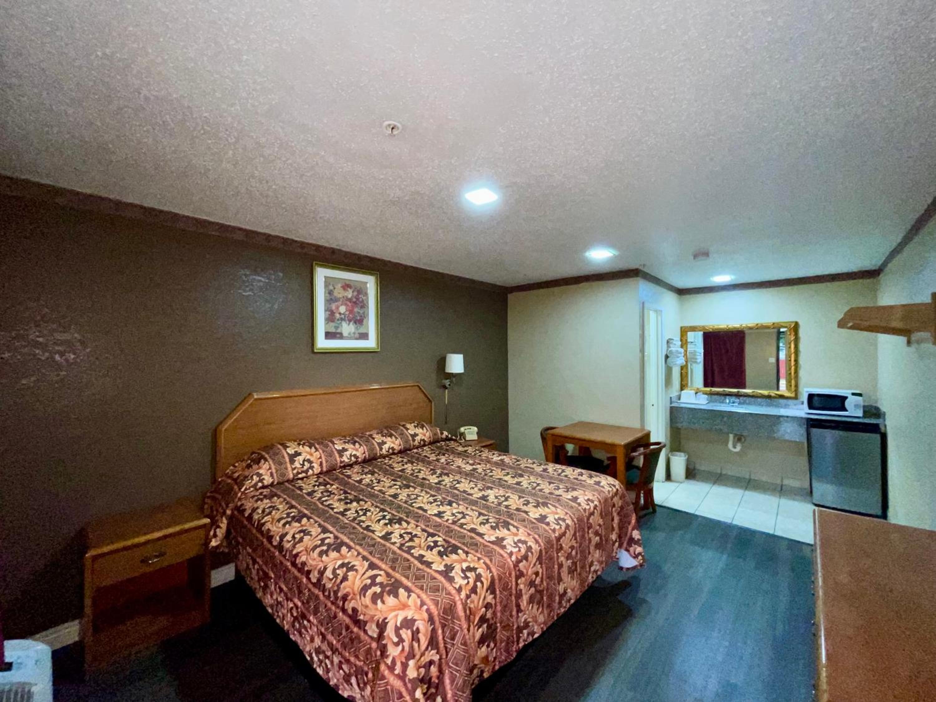 Golden Inn Dallas by Hotel O view 2