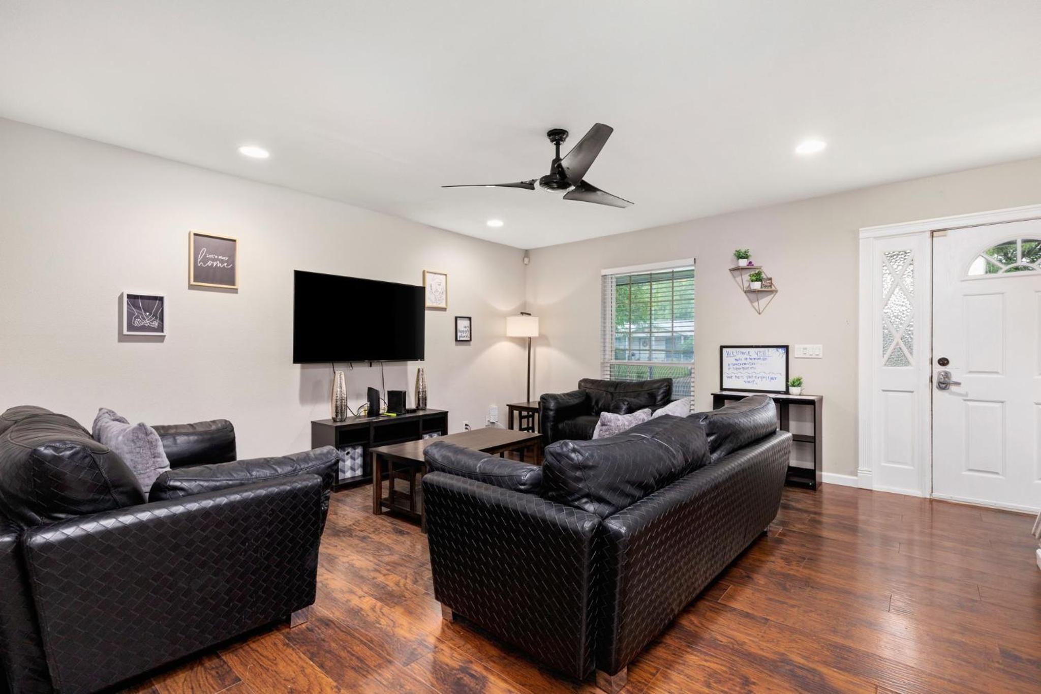 Spacious 4 bedroom with pool-Minutes to Seaworld and lackland AFB view 5