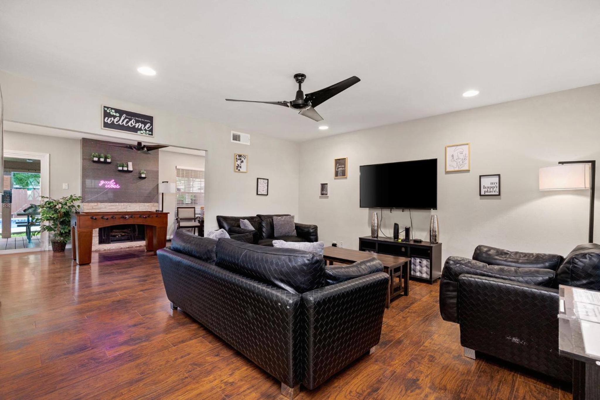 Spacious 4 bedroom with pool-Minutes to Seaworld and lackland AFB view 4