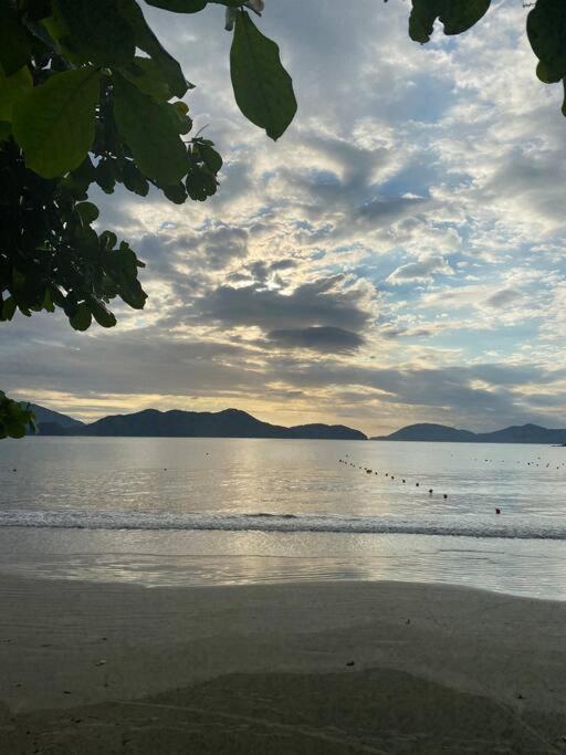 Linda Casa, pé na areia na praia da Fortaleza Ubatuba