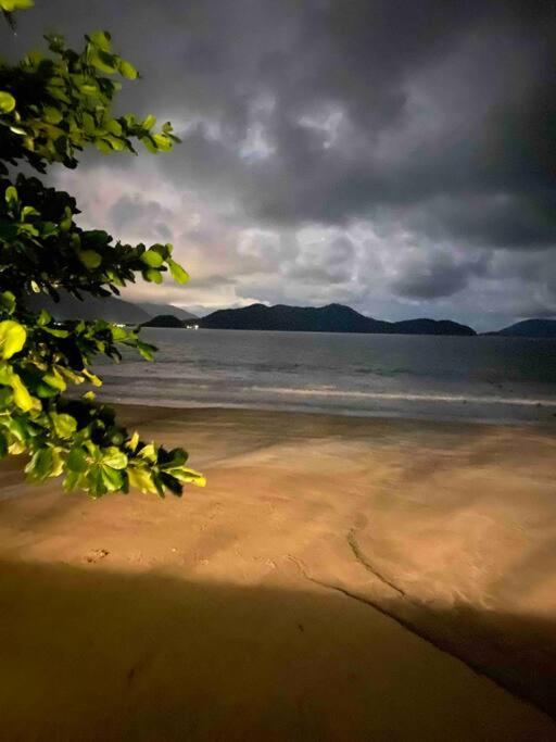Linda Casa, pé na areia na praia da Fortaleza Ubatuba