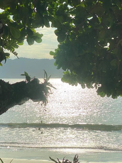 Linda Casa, pé na areia na praia da Fortaleza Ubatuba