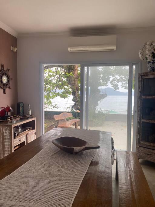Linda Casa, pé na areia na praia da Fortaleza Ubatuba