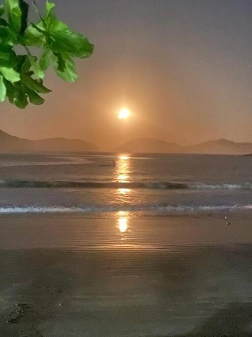 Linda Casa, pé na areia na praia da Fortaleza Ubatuba