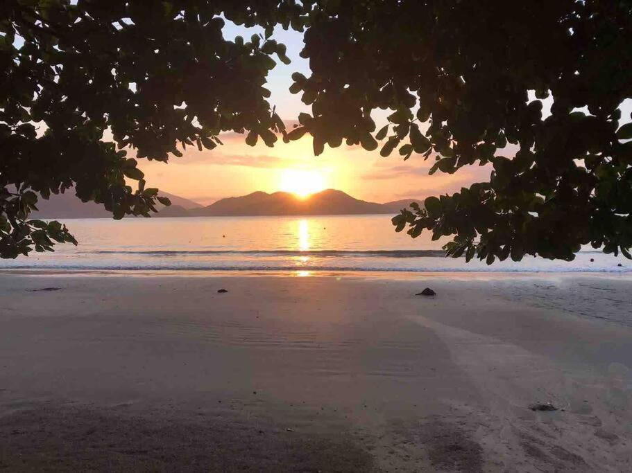 Linda Casa, pé na areia na praia da Fortaleza Ubatuba